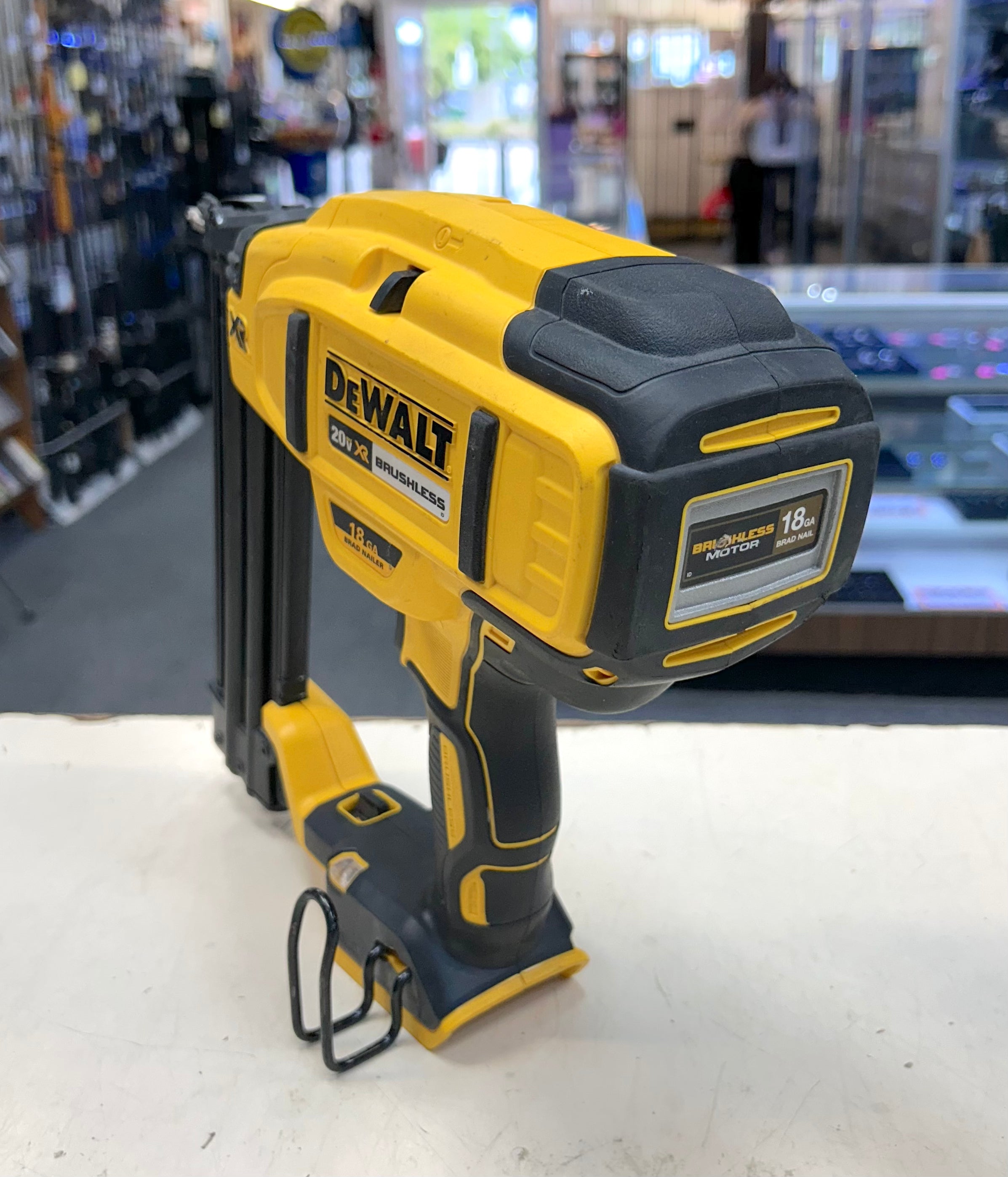 DeWALT 20V MAX XR 18-Gauge Brad Nailer – Cordless – Pre-Owned Tested Working
