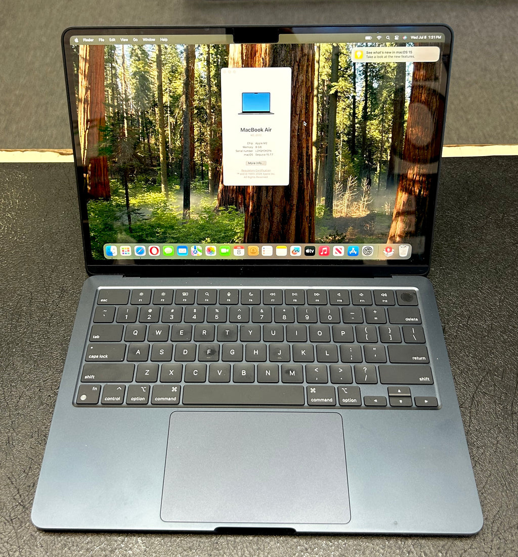 Apple MacBook Air M2 2022 13.6” 8GB RAM 256GB SSD - Cycle Count 8