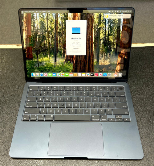 Apple MacBook Air M2 2022 13.6” 8GB RAM 256GB SSD - Cycle Count 8