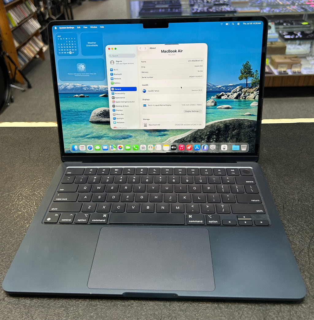 Apple MacBook Air M2 2022 13.6” 16GB 256GB SSD Midnight w/ Charger A2681