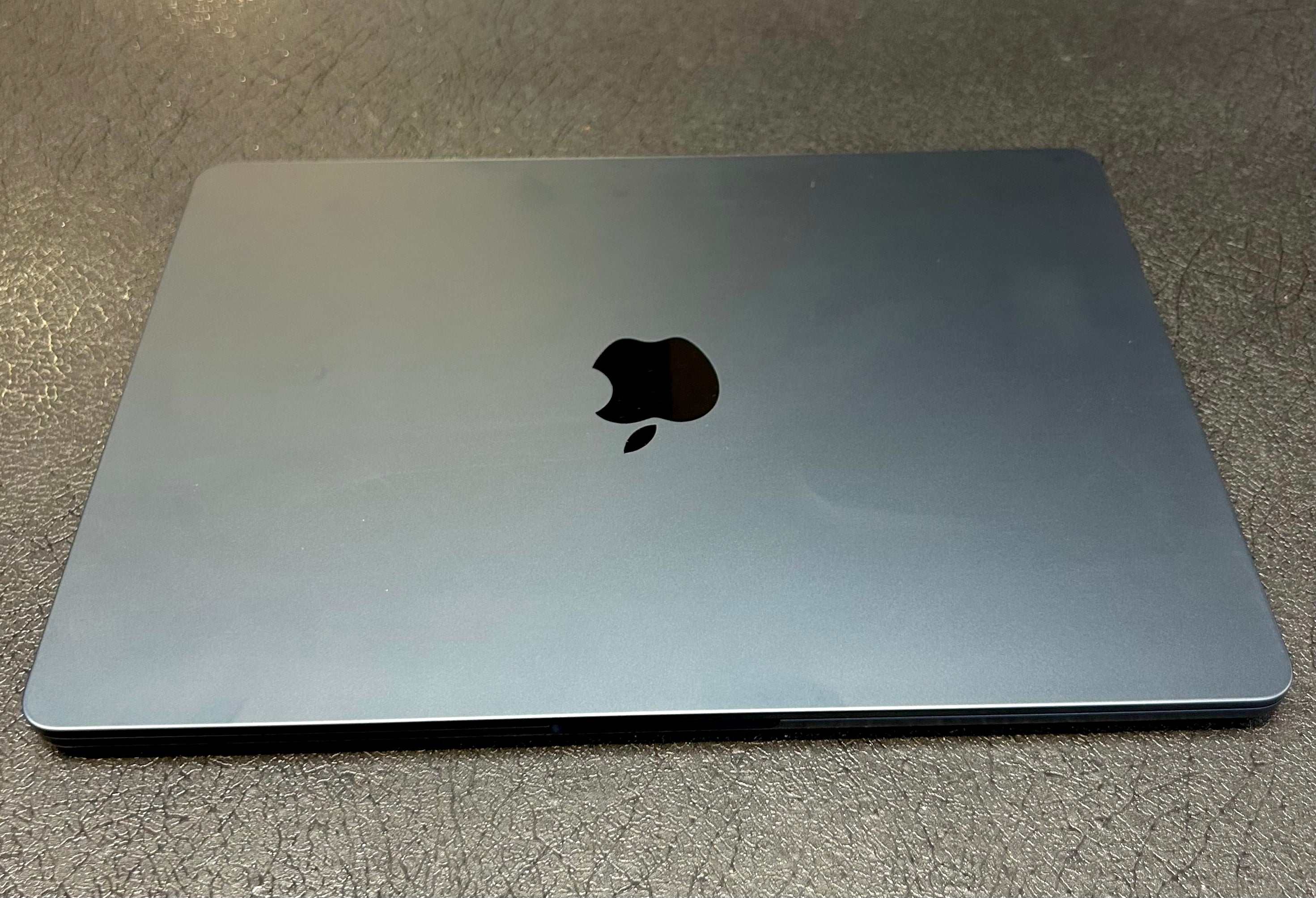 Apple MacBook Air M2 2022 13.6” 8GB RAM 256GB SSD - Cycle Count 8
