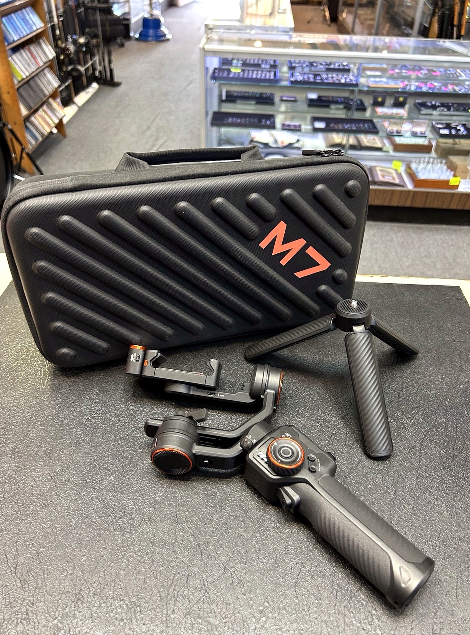 Hohem iSteady M7 AI Smartphone Gimbal Stabilizer AI Tracker Touchscreen Case