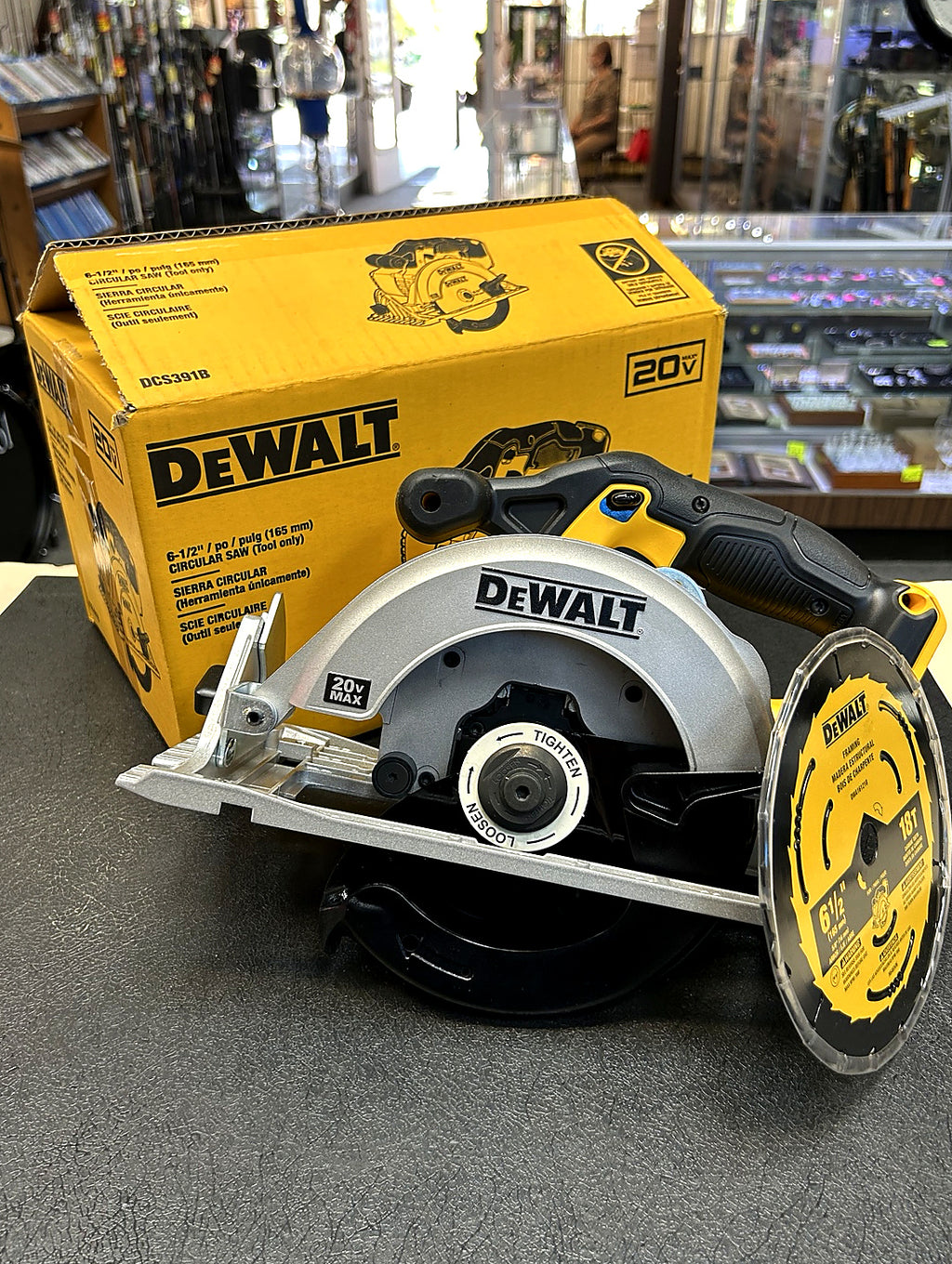 DEWALT DCS391B 20V MAX 6-1/2” Cordless Circular Saw Tool Only w/ Blade & Box