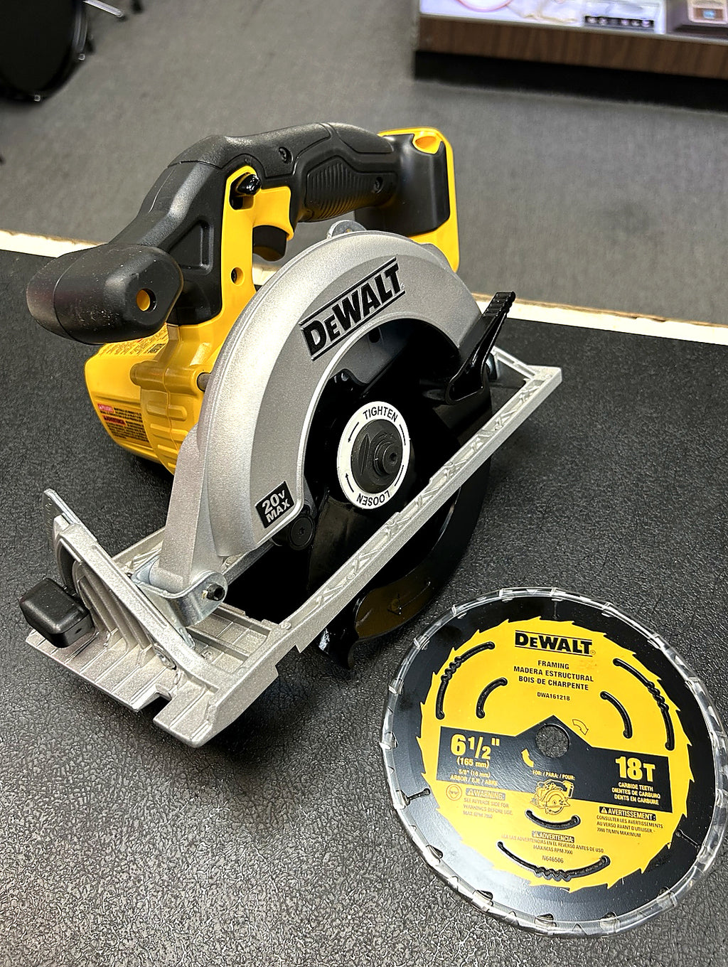 DEWALT DCS391B 20V MAX 6-1/2” Cordless Circular Saw Tool Only w/ Blade & Box