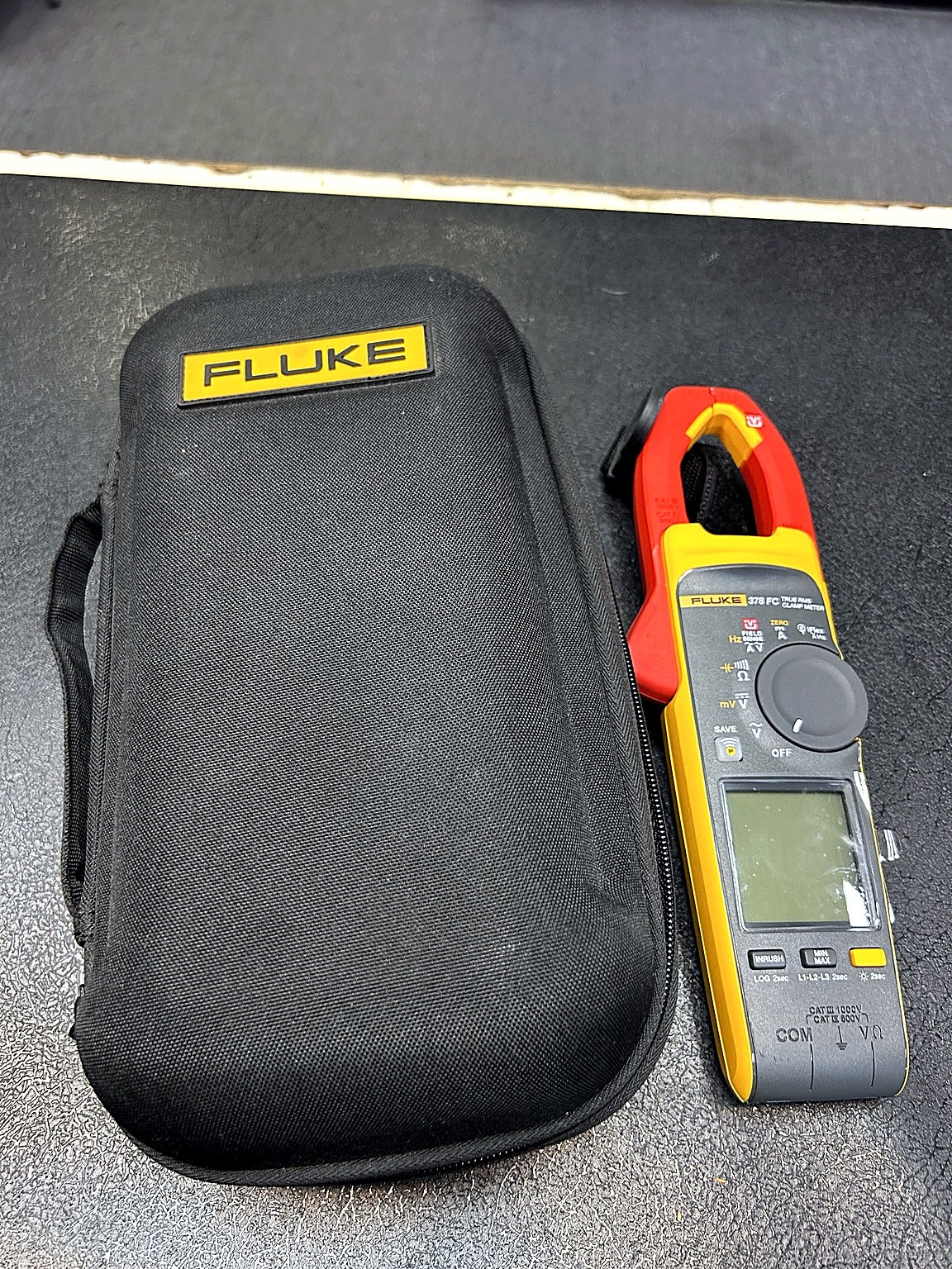 Fluke 378 FC True-RMS AC/DC Clamp Meter with iFlex Flexible Current Probe, Test Leads & Carrying Case