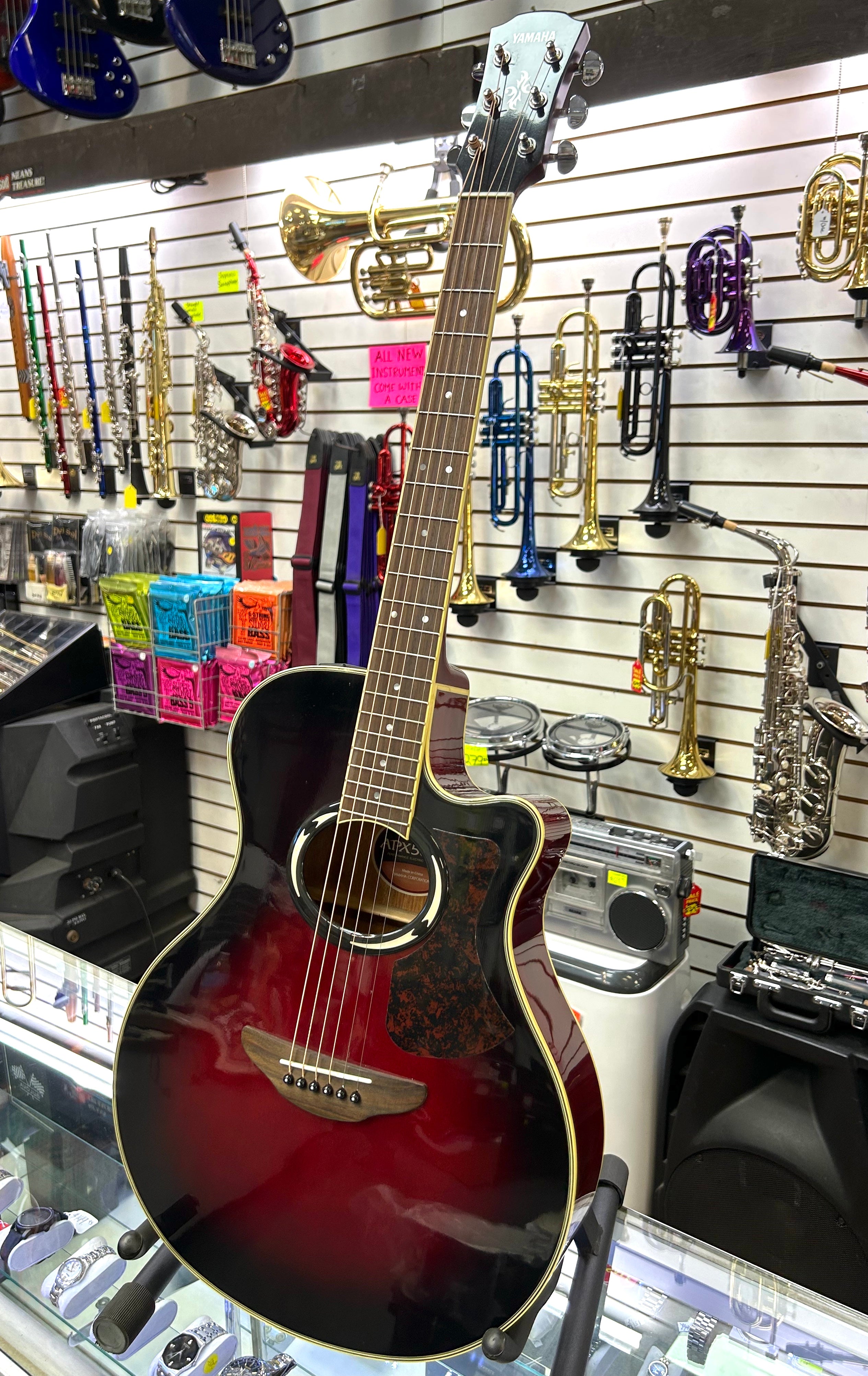 Yamaha APX500III Acoustic Electric Guitar – Thin-Body Cutaway – Red Burst