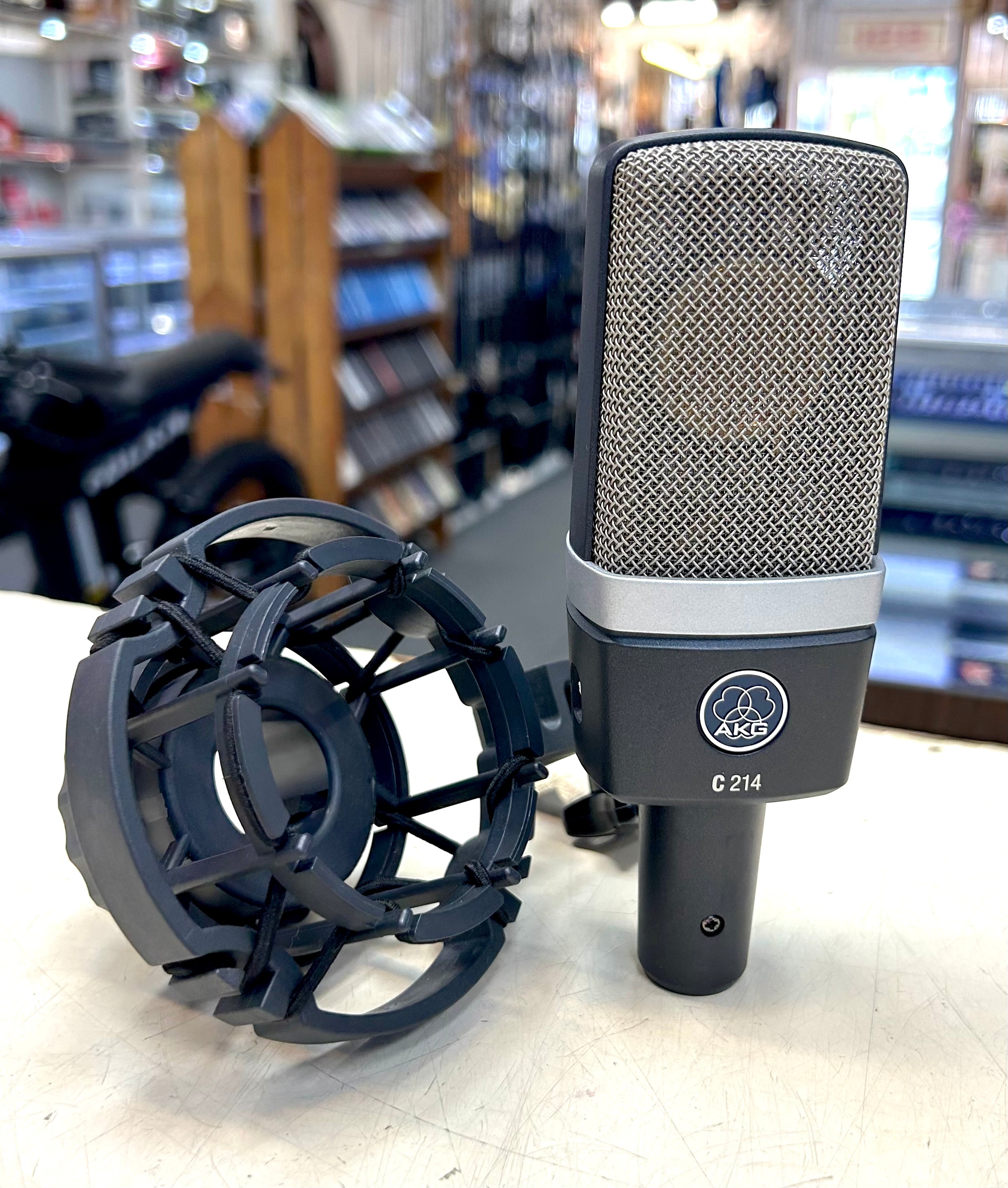 AKG C214 Large-Diaphragm Condenser Microphone w/ Shock Mount