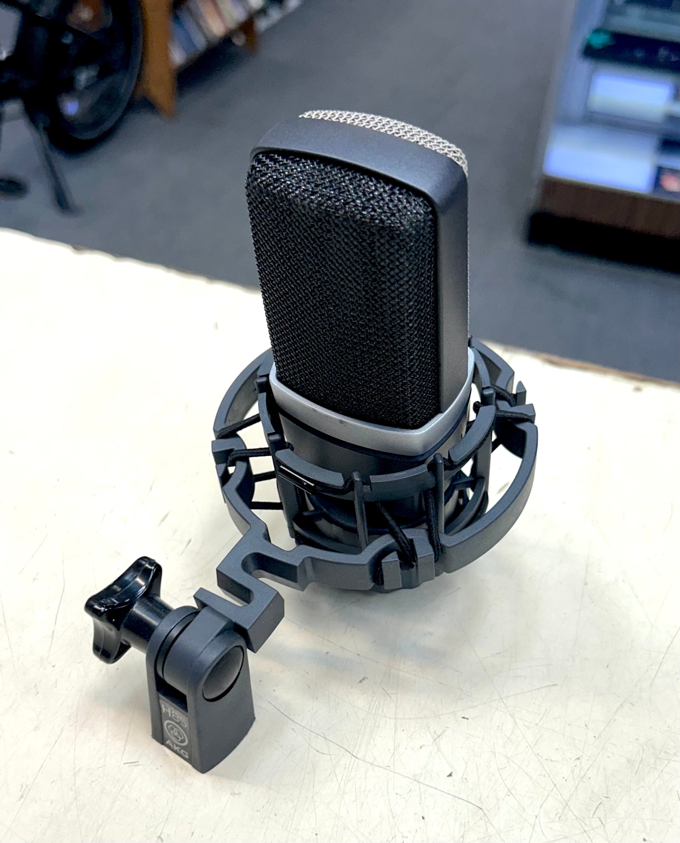 AKG C214 Large-Diaphragm Condenser Microphone w/ Shock Mount AKG C214 Large-Diaphragm Condenser Microphone w/ Shock Mount