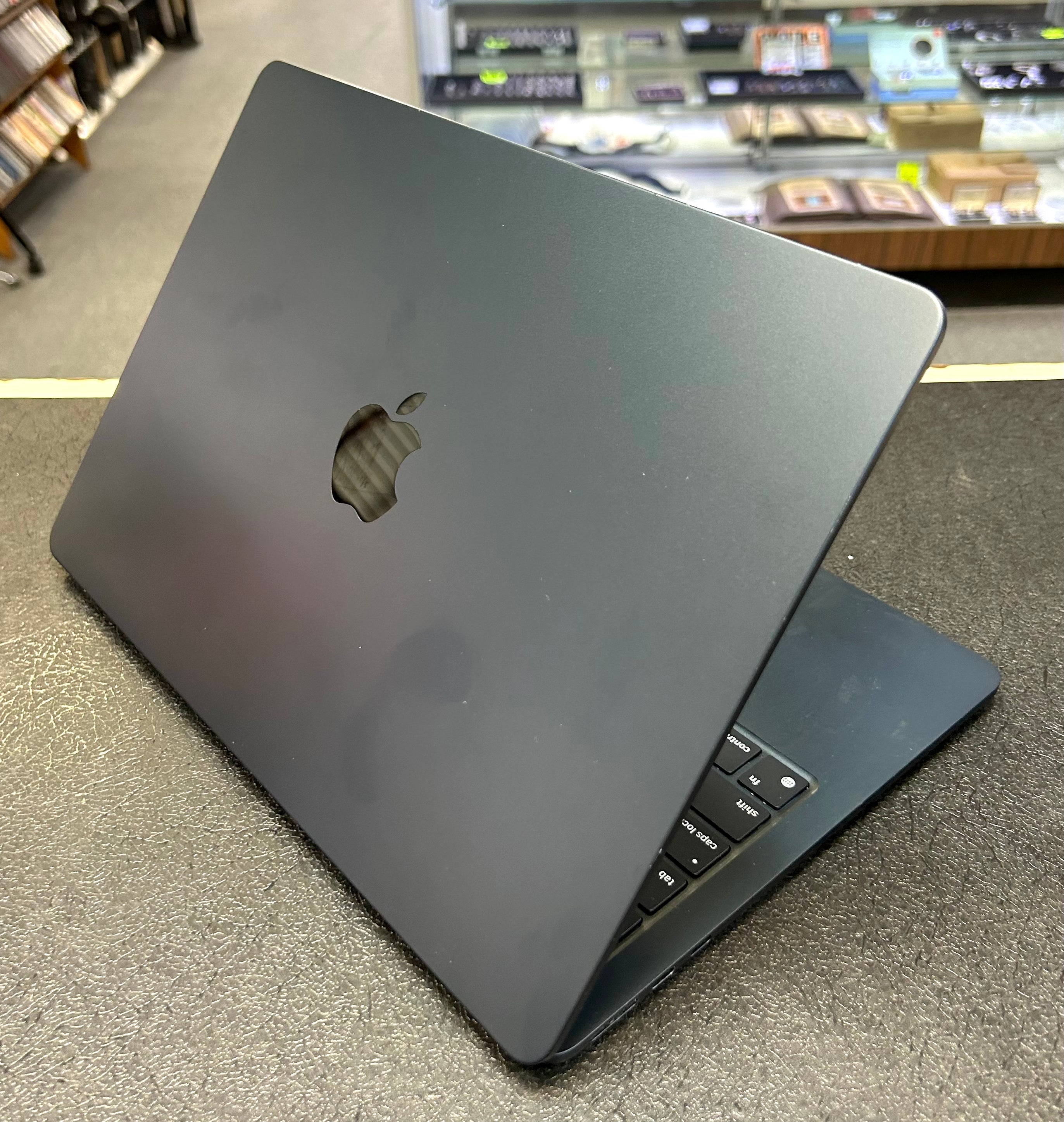 Apple MacBook Air M2 2022 13.6” 16GB 256GB SSD Midnight w/ Charger A2681