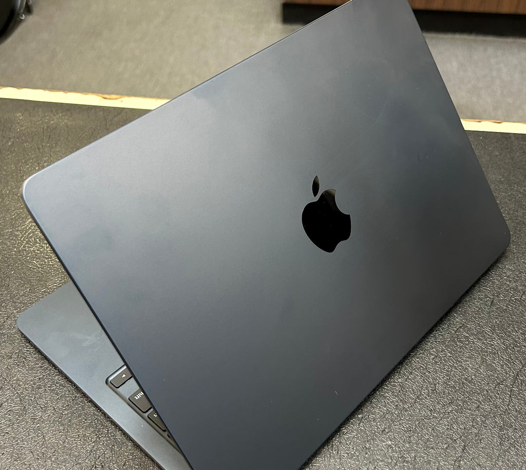 Apple MacBook Air M2 2022 13.6” 8GB RAM 256GB SSD - Cycle Count 8