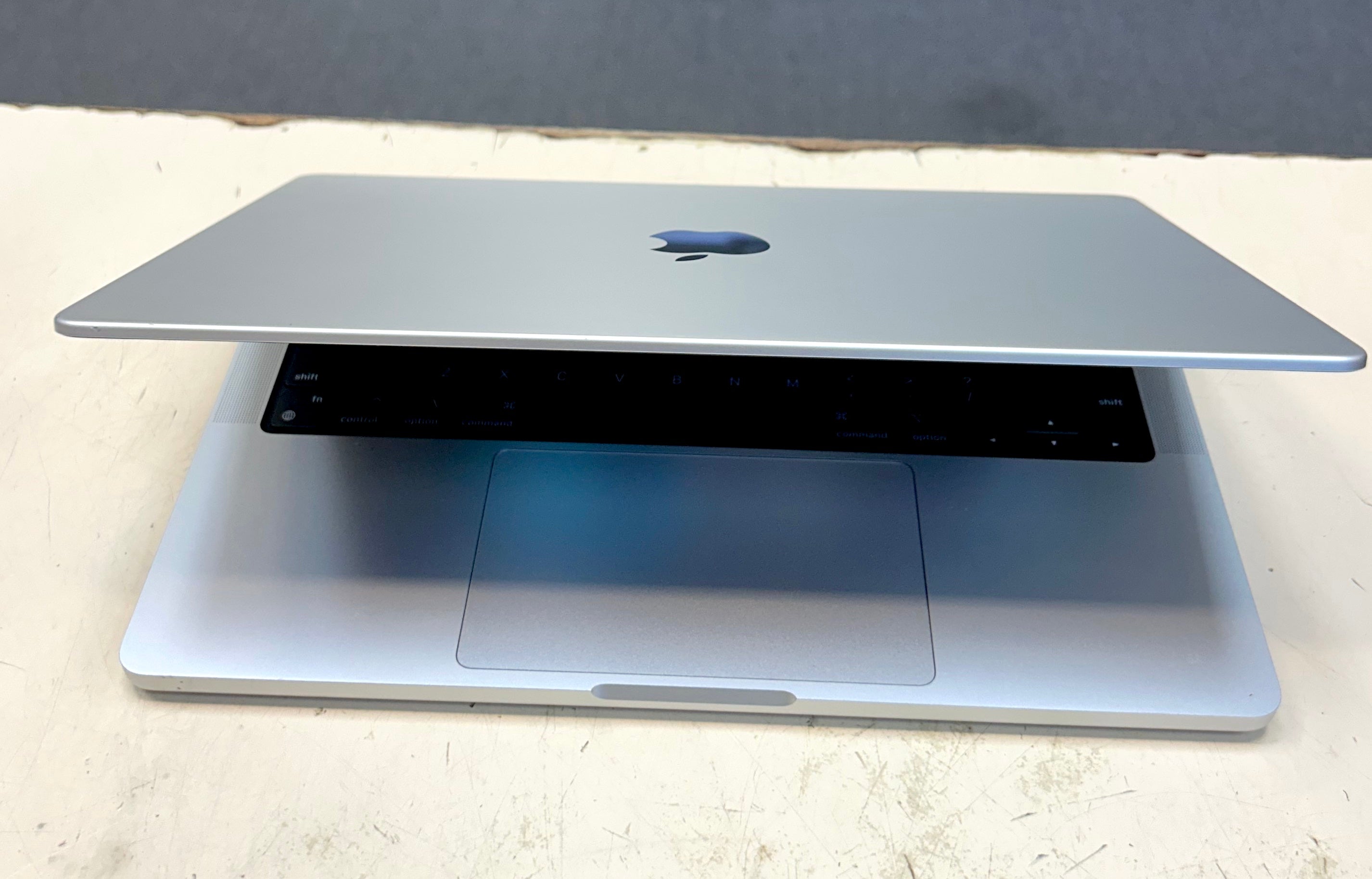 Apple MacBook Pro 14” M3 (2023) 8GB RAM 512GB SSD Space Gray Sonoma 14.6 EXCELLENT