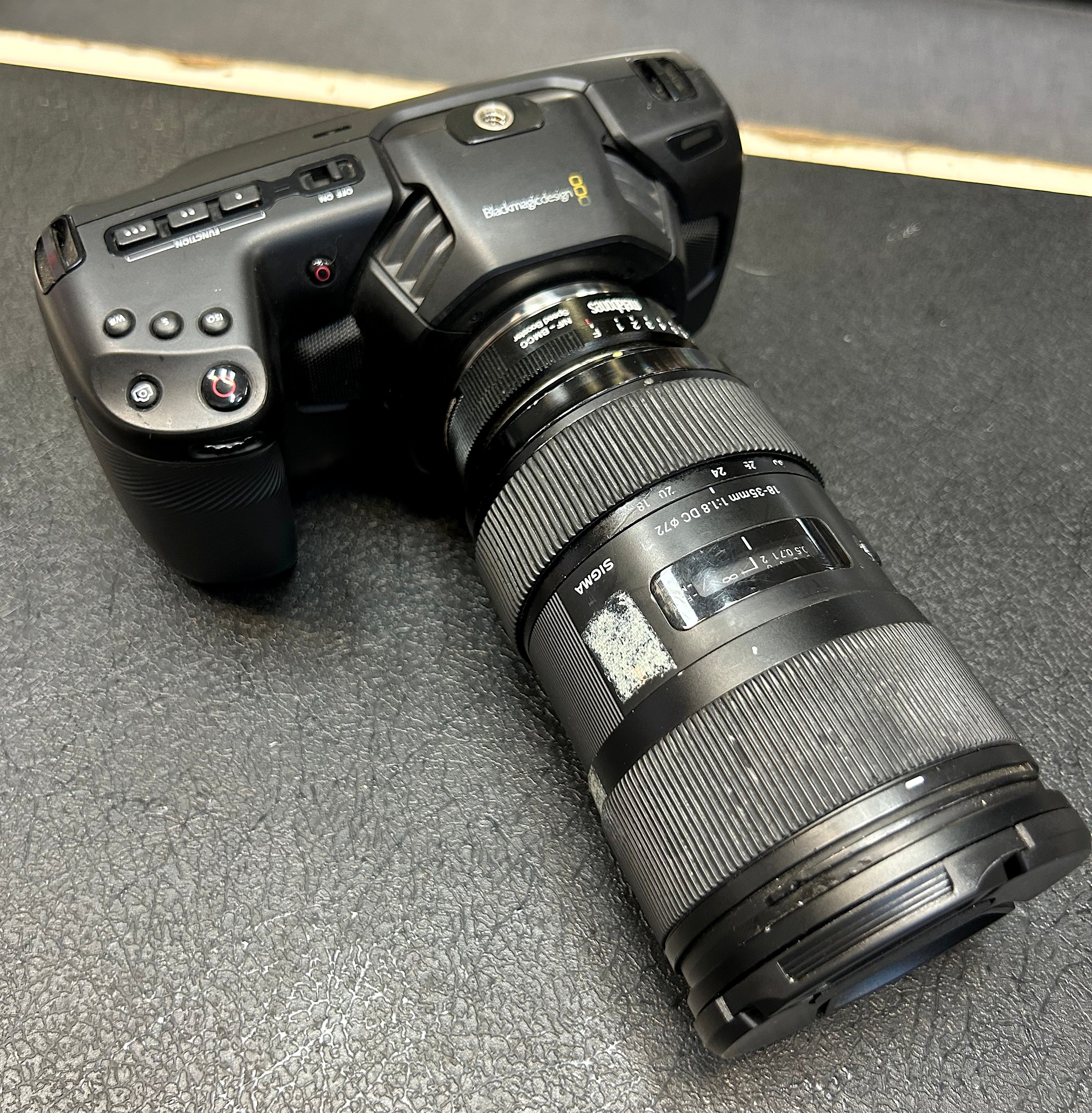 Blackmagic Pocket Cinema Camera 4K BMPCC4K + Sigma 18-35mm f/1.8 Art Nikon F + Metabones NF-BMCC