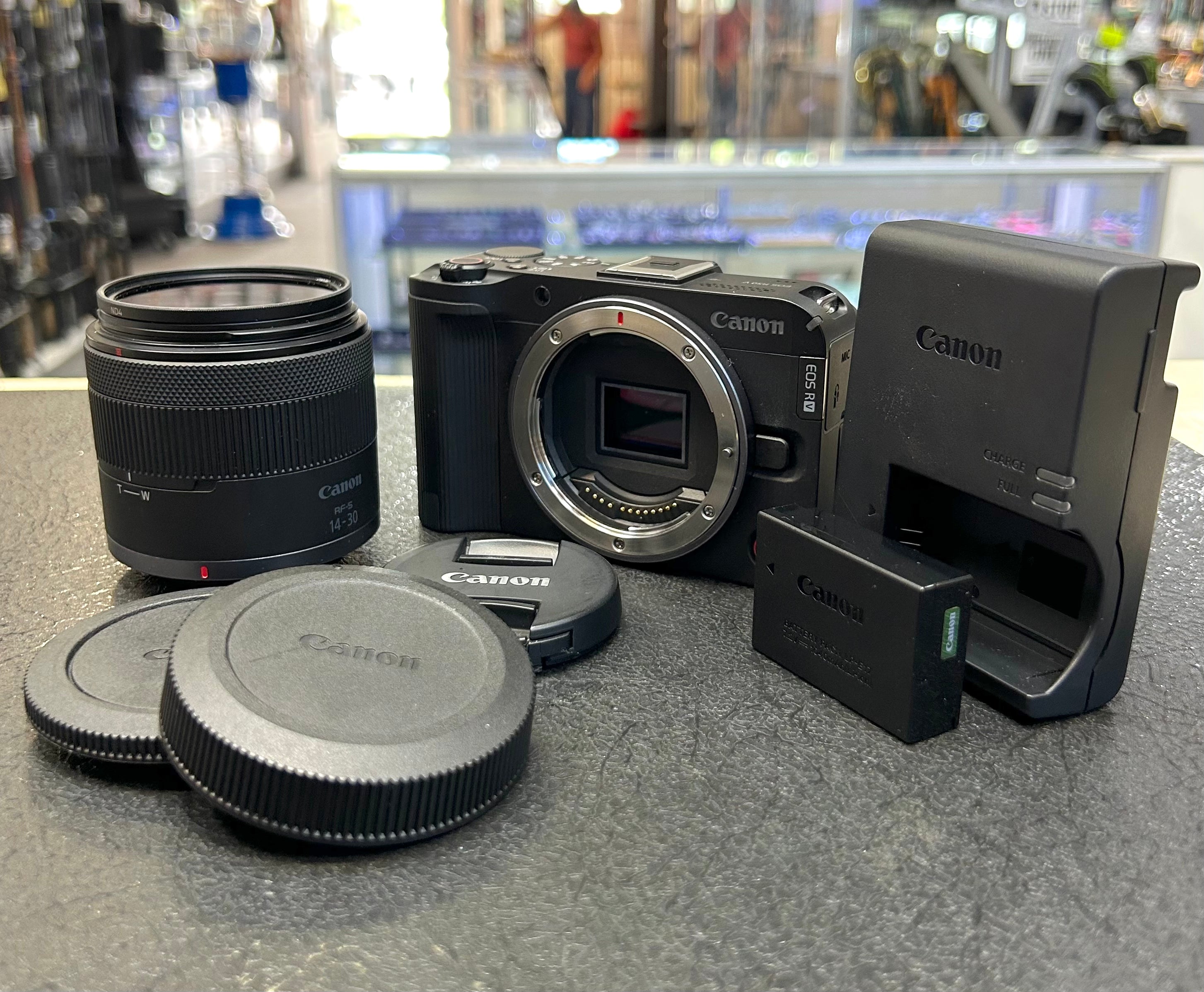 Canon EOS R50 V Mirrorless Camera + RF-S 14-30mm Lens Kit Battery Charger