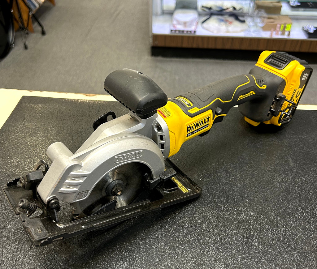 DEWALT DCS571 20V MAX XR Brushless 4-1/2” Circular Saw Kit w/ 5Ah Battery & Charger