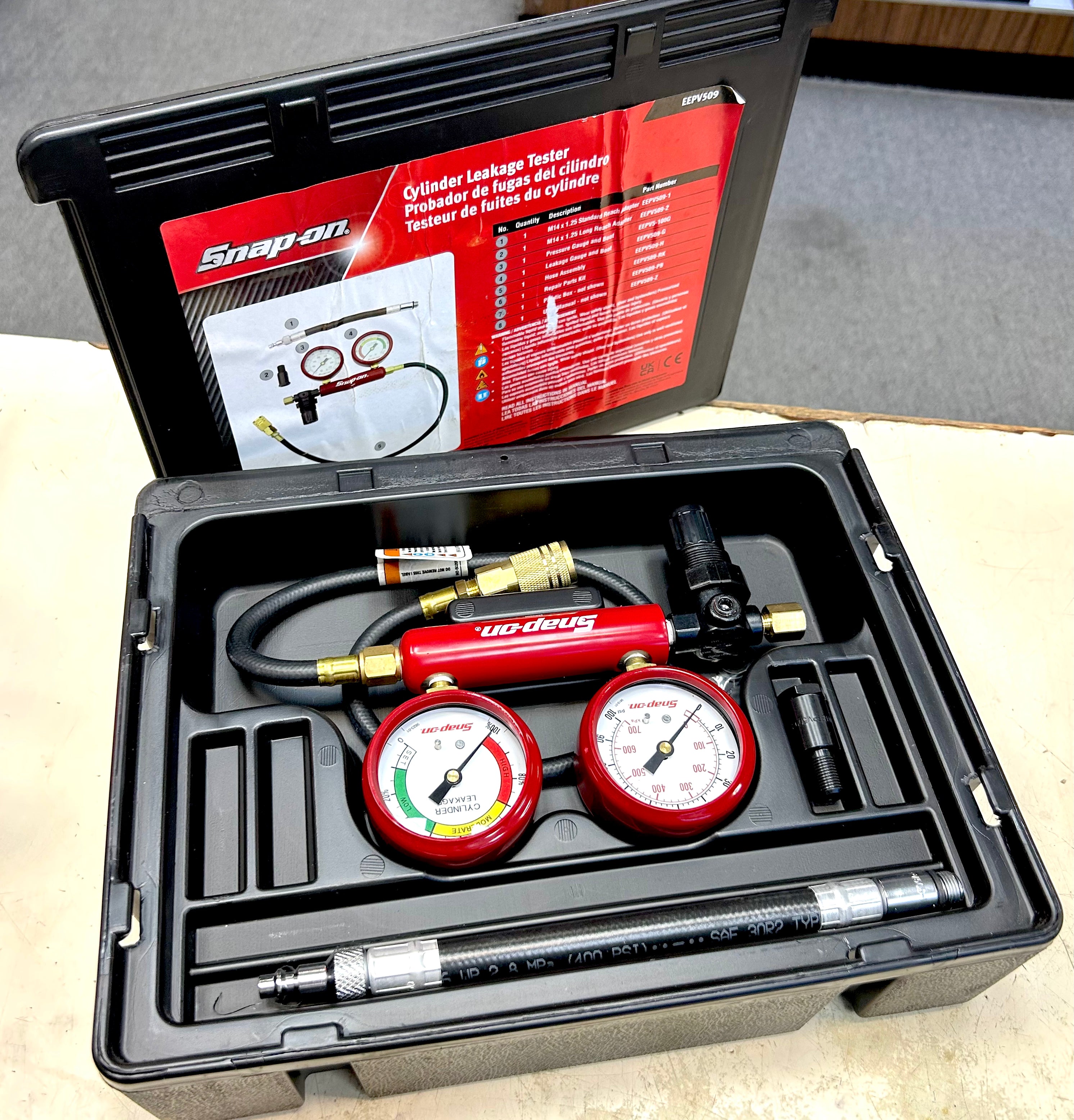 Snap-on EEPV509 Cylinder Leakage Tester Kit – Professional Leak Down Tester w/ Case