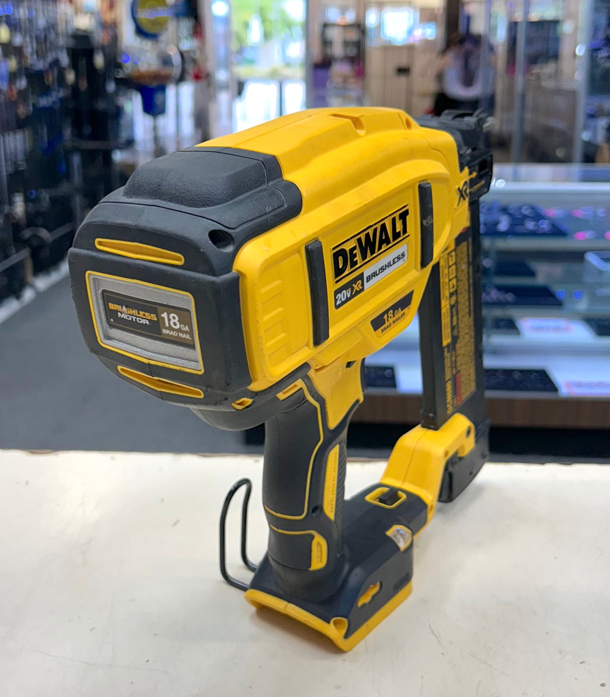 DeWALT 20V MAX XR 18-Gauge Brad Nailer – Cordless – Pre-Owned Tested Working