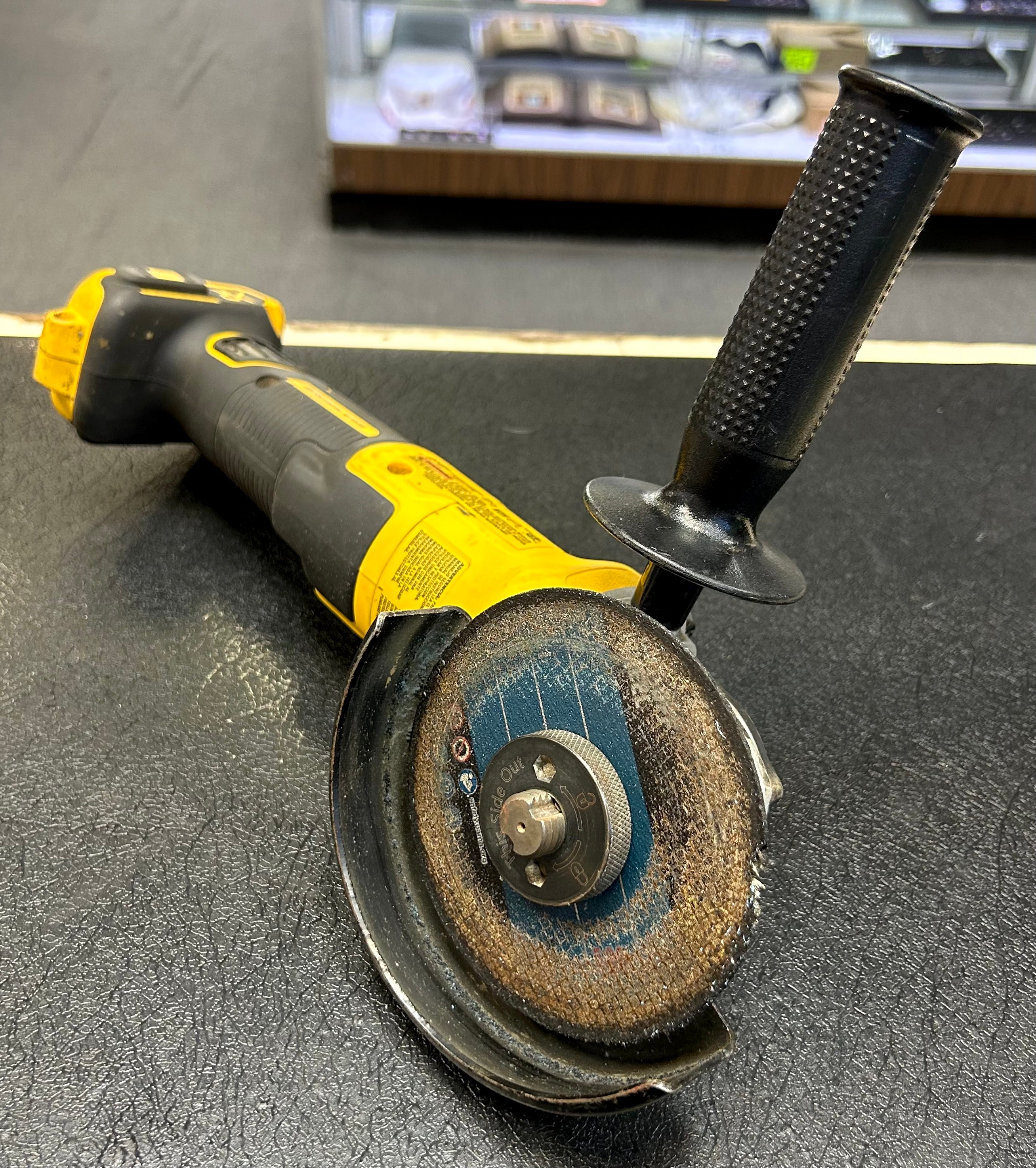 DEWALT DCG405 20V MAX XR Brushless 4-1/2” / 5” Cordless Angle Grinder Tool Only