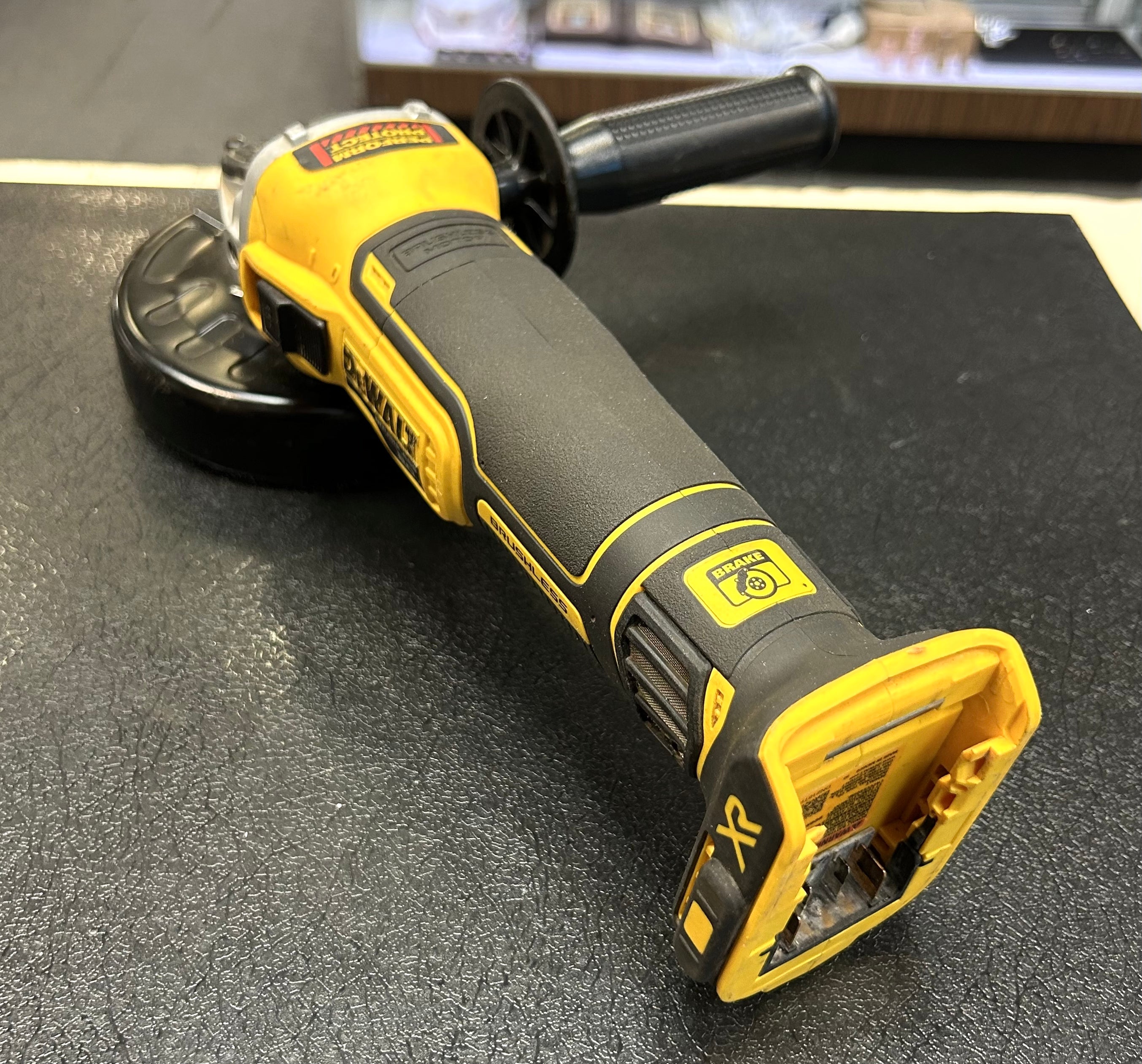 DEWALT DCG405 20V MAX XR Brushless 4-1/2” / 5” Cordless Angle Grinder Tool Only