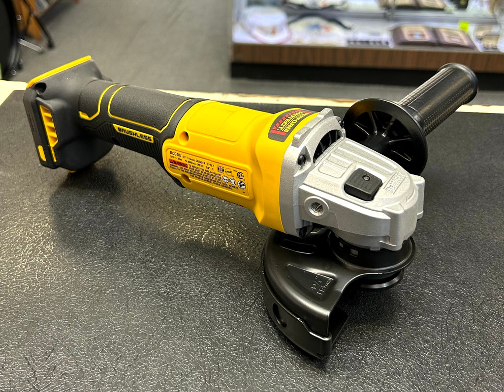 NEW DEWALT 20V MAX XR Brushless 4.5" Cordless Angle Grinder – Tool Only