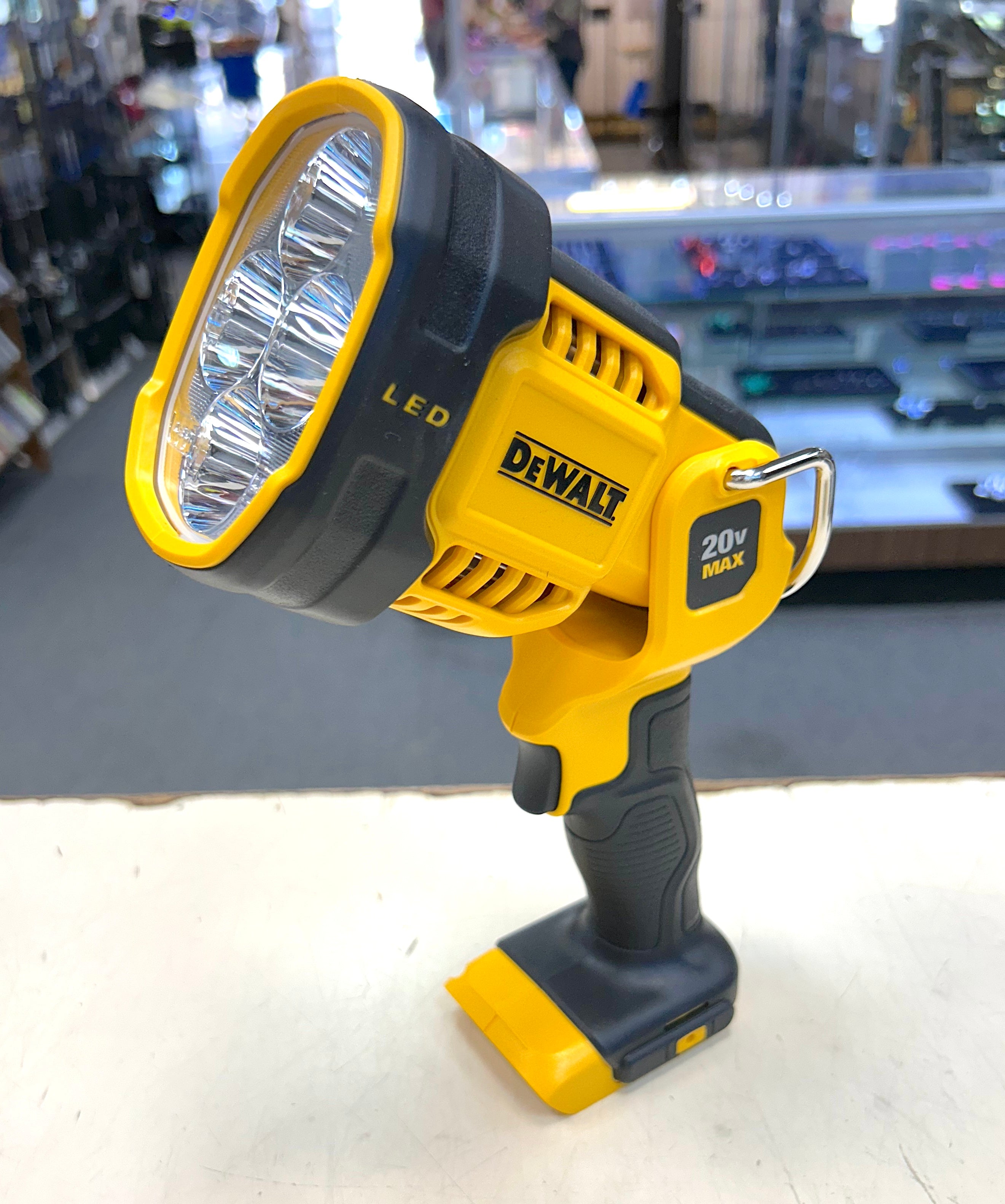 DeWalt 20V MAX LED Jobsite Spotlight Flashlight Tool Only w/ Box – 1000 Lumens