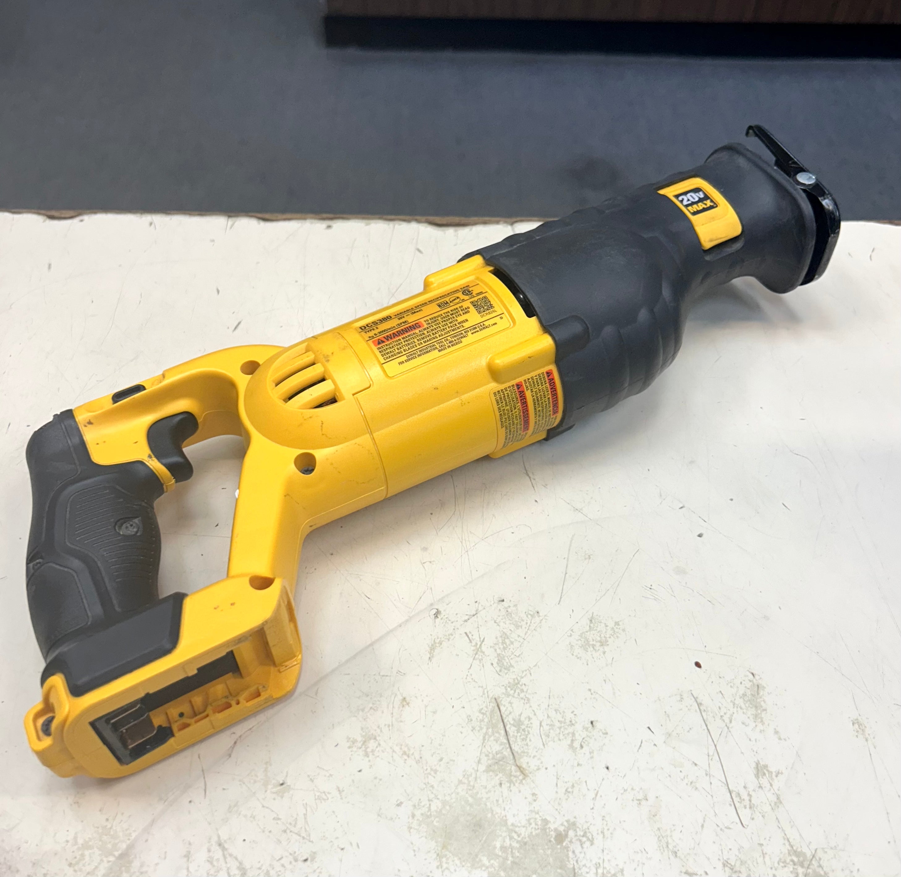 Dewalt 20V MAX Cordless Variable Speed Reciprocating Saw – Tool Only