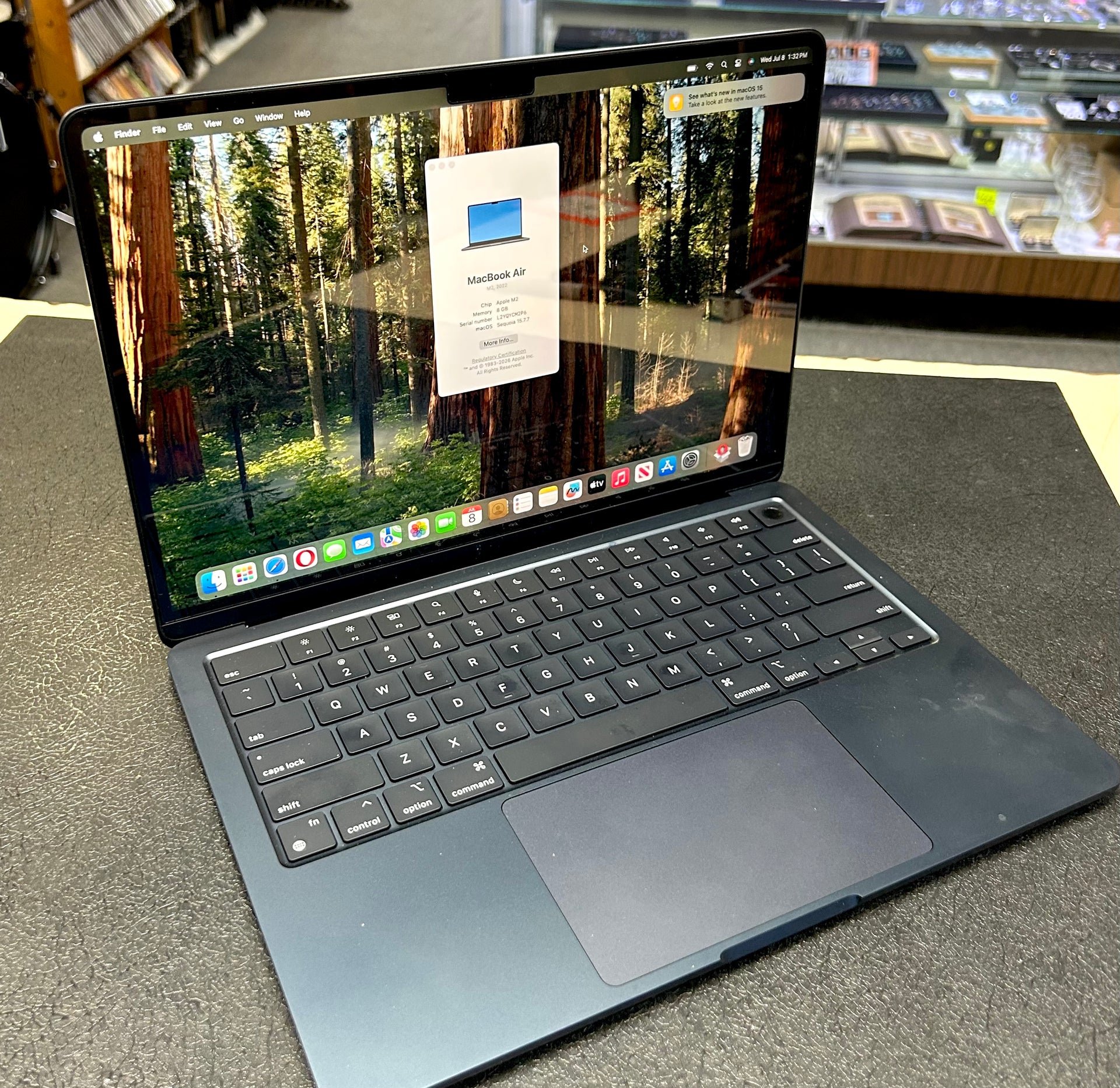 Apple MacBook Air M2 2022 13.6” 8GB RAM 256GB SSD - Cycle Count 8