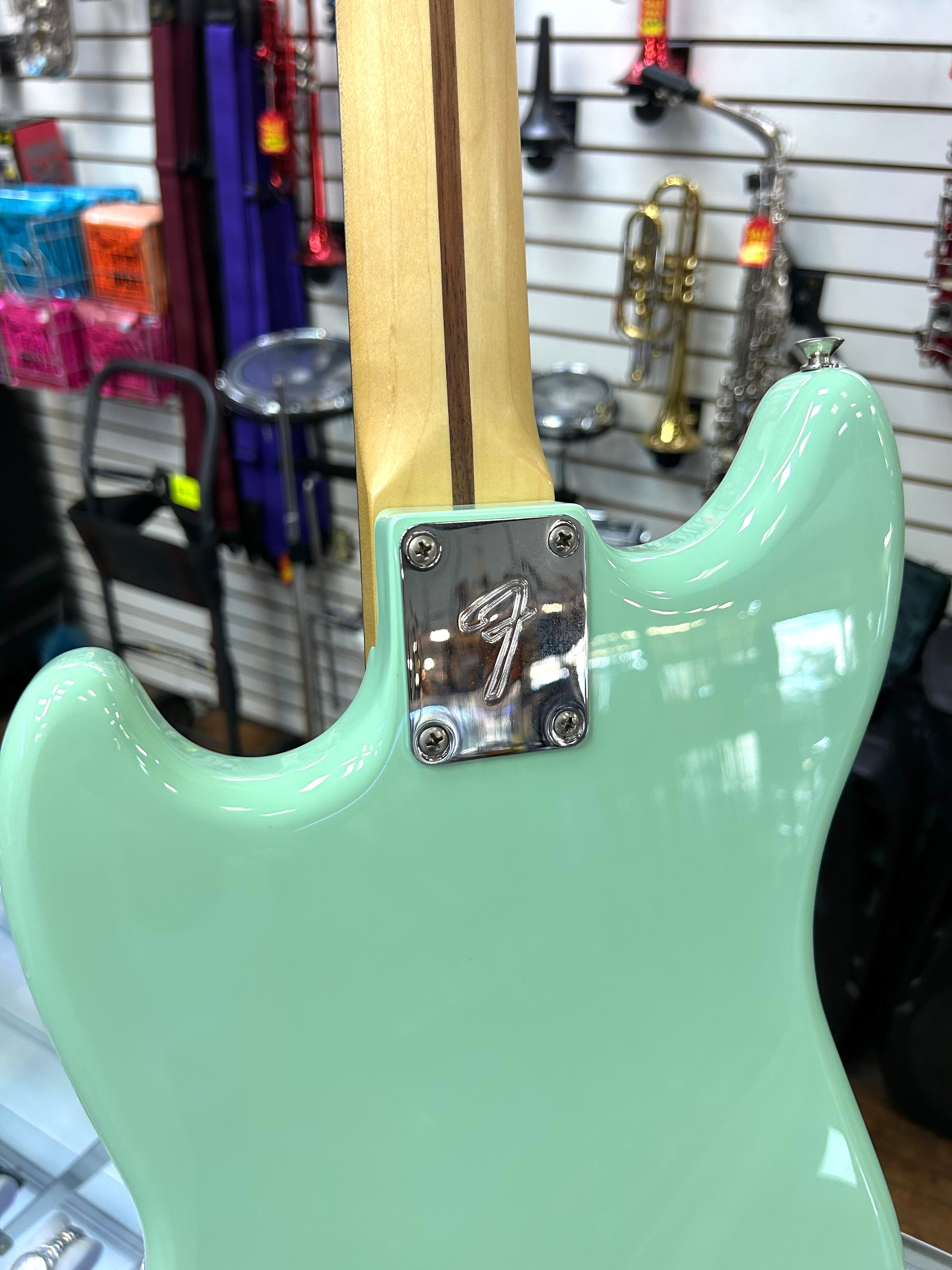 Fender Mustang Bass PJ Seafoam Green – Made in Mexico Short Scale Electric Bass w/ Hard Case