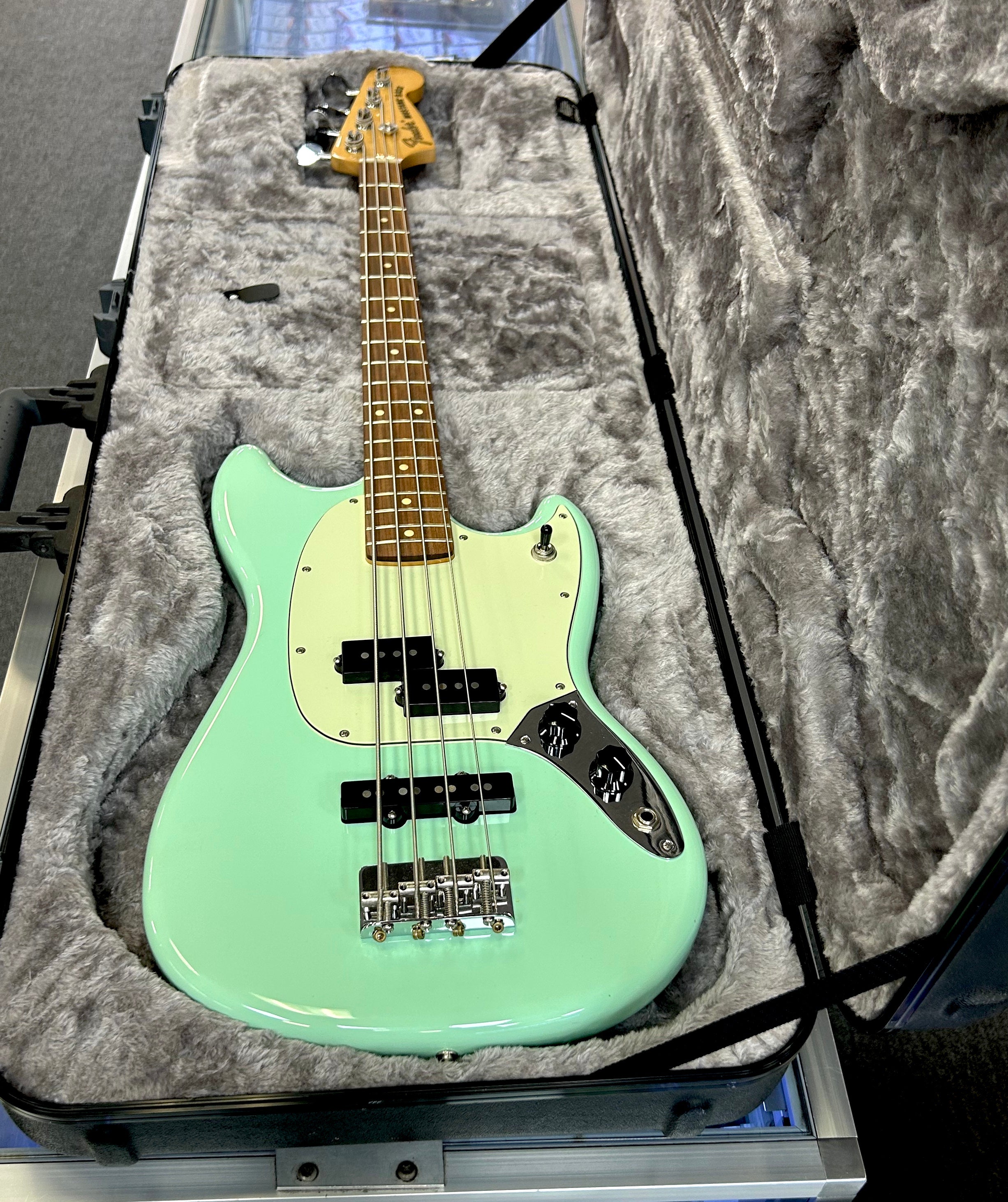 Fender Mustang Bass PJ Seafoam Green – Made in Mexico Short Scale Electric Bass w/ Hard Case