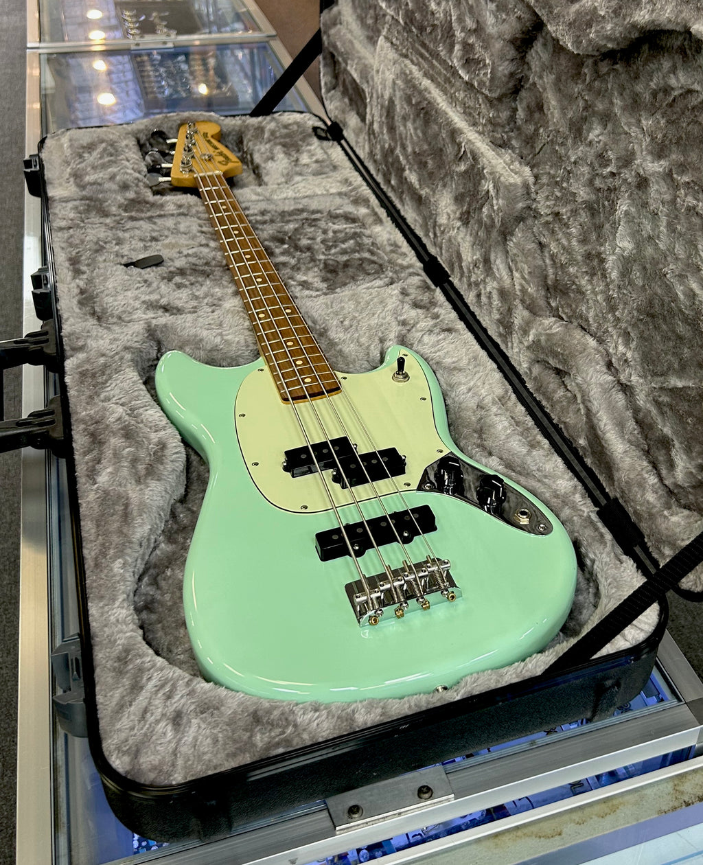 Fender Mustang Bass PJ Seafoam Green – Made in Mexico Short Scale Electric Bass w/ Hard Case