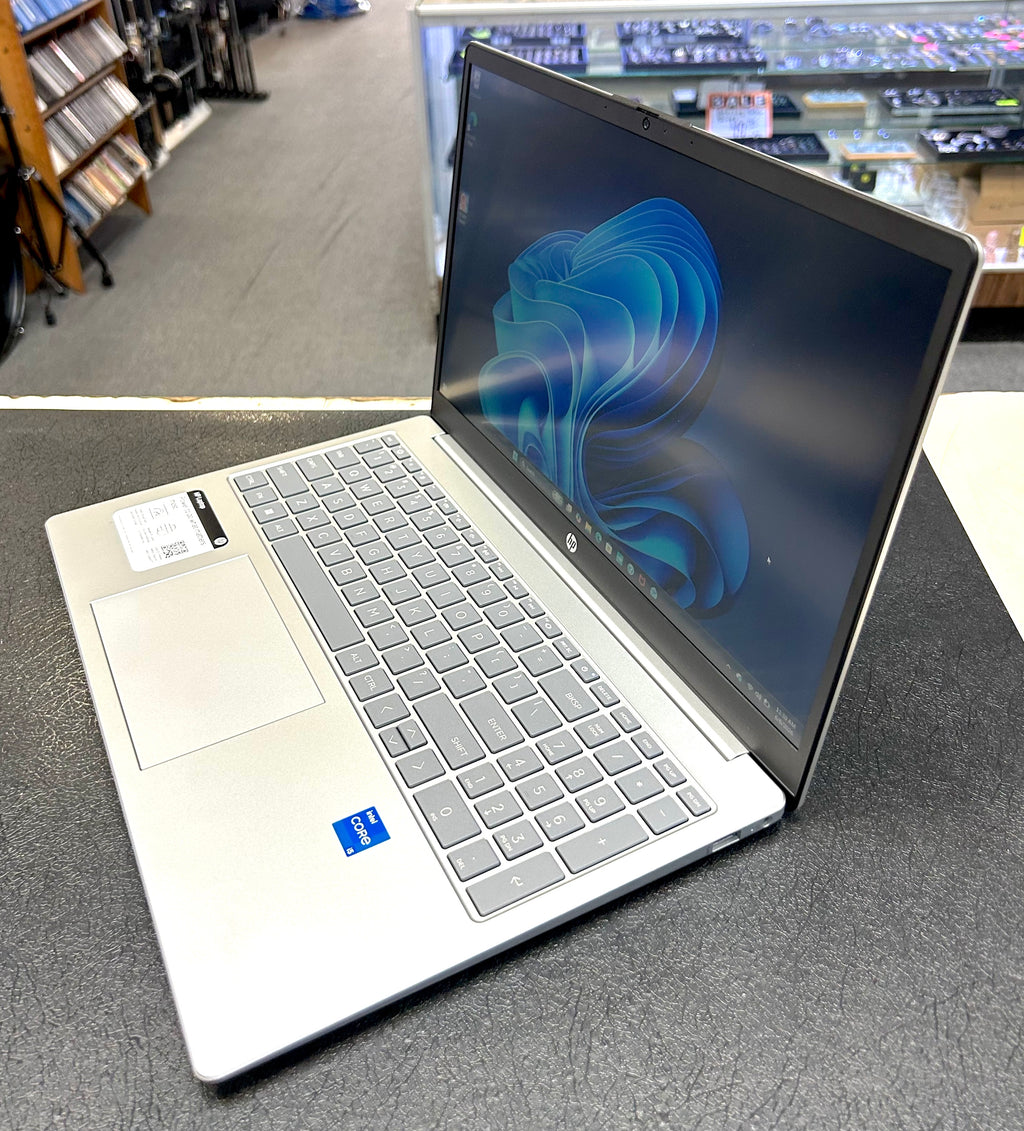 HP 15.6” Full HD Laptop i5-1235U 8GB RAM 512GB SSD Win 11 Box