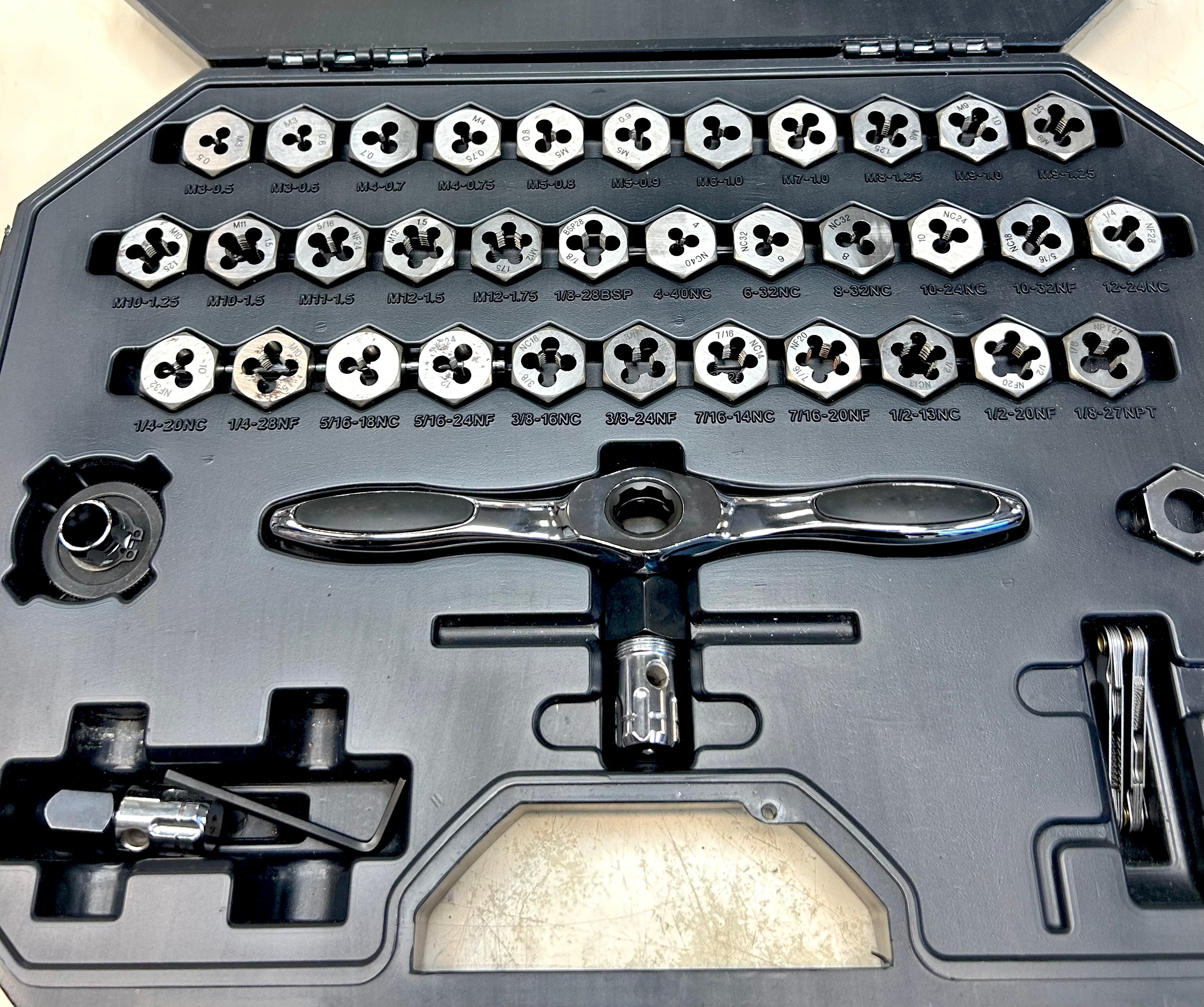 Husky 77-Piece Ratcheting Tap & Die Set SAE Metric Thread Repair Tool Kit