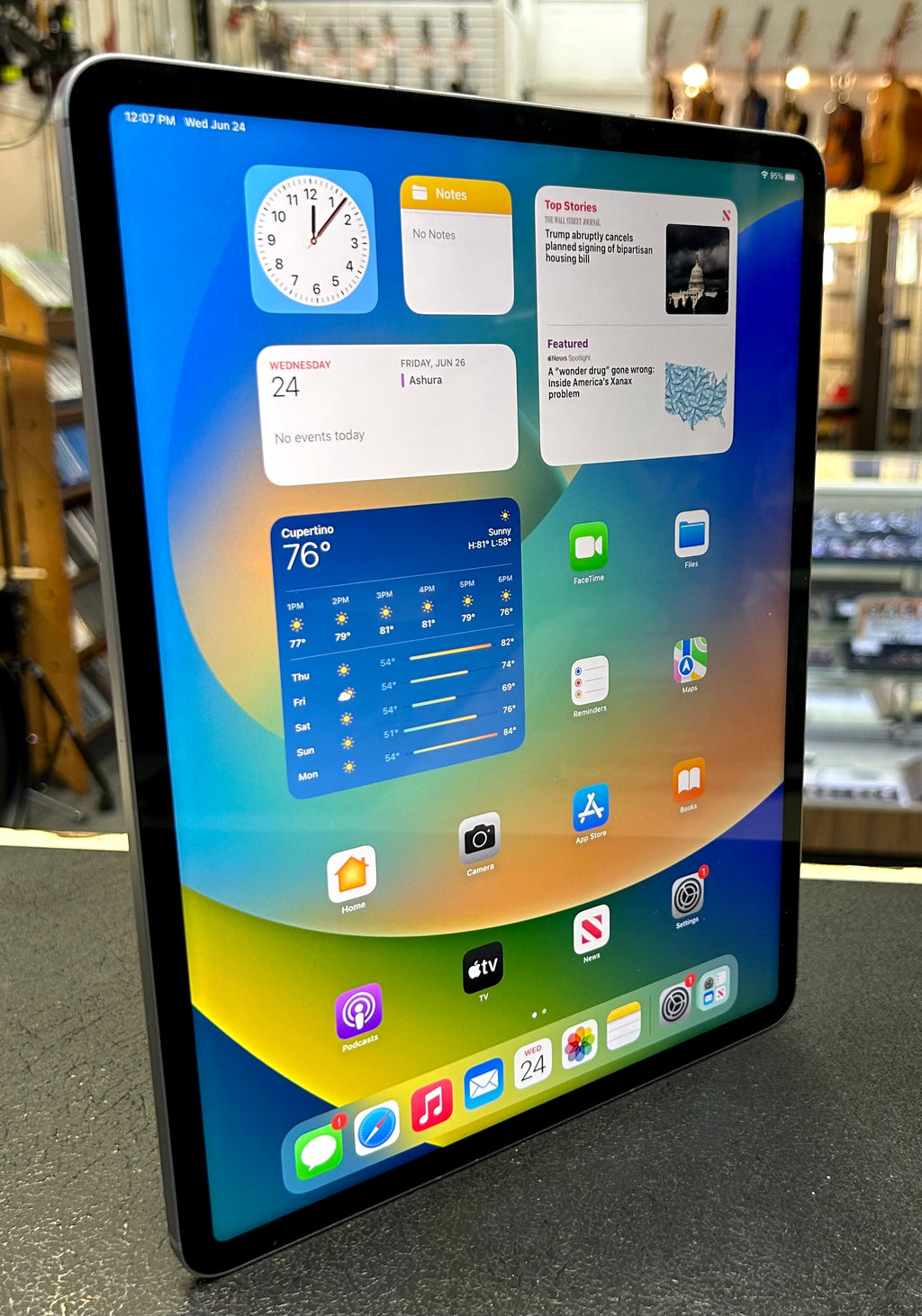 Apple iPad Pro 12.9" 6th Gen M2 256GB Wi-Fi + Cellular Unlocked Space Gray