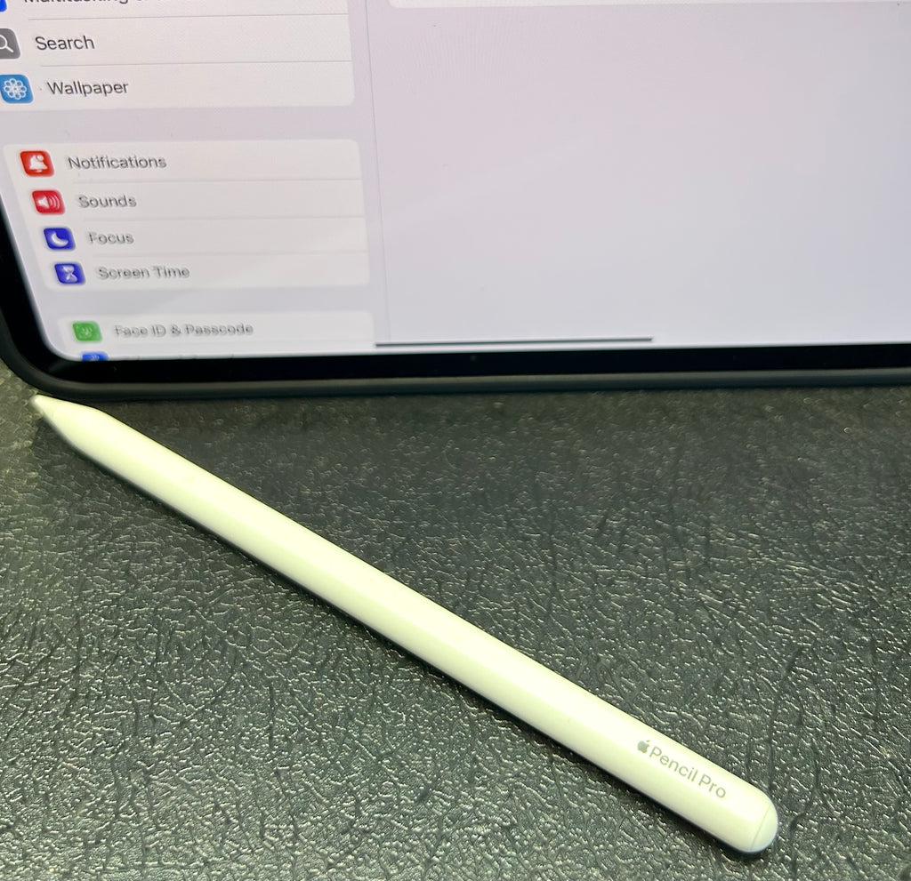 Apple iPad Pro 13" M4 256GB Wi-Fi Space Black + Apple Pencil Pro & Case | Like New