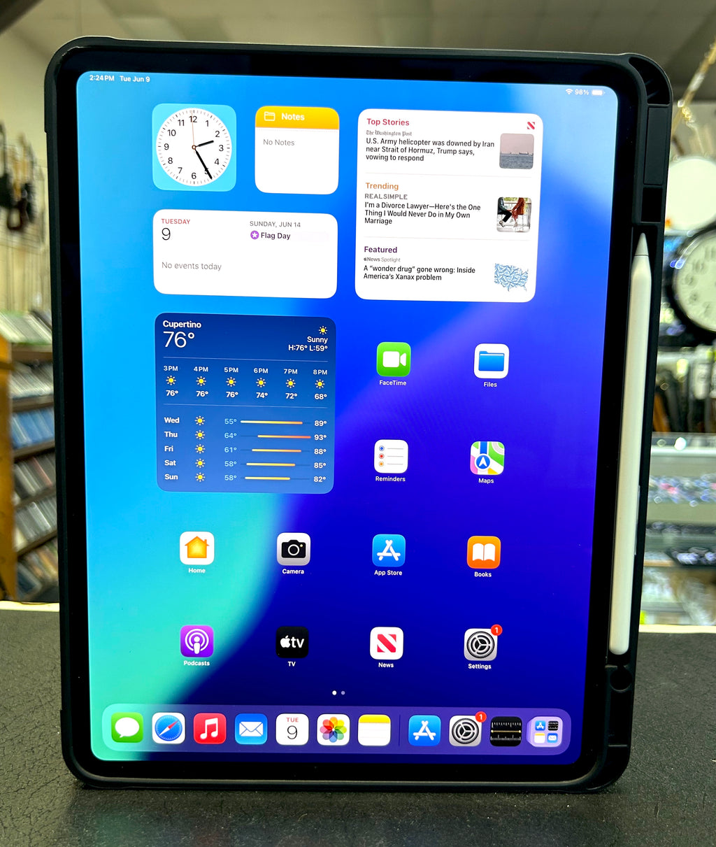 Apple iPad Pro 13" M4 256GB Wi-Fi Space Black + Apple Pencil Pro & Case | Like New