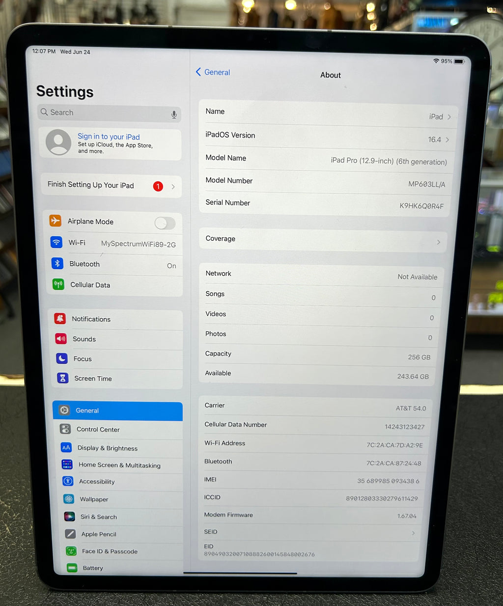 Apple iPad Pro 12.9" 6th Gen M2 256GB Wi-Fi + Cellular Unlocked Space Gray