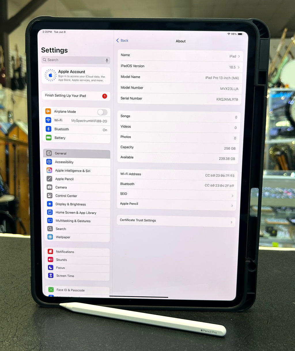 Apple iPad Pro 13" M4 256GB Wi-Fi Space Black + Apple Pencil Pro & Case | Like New