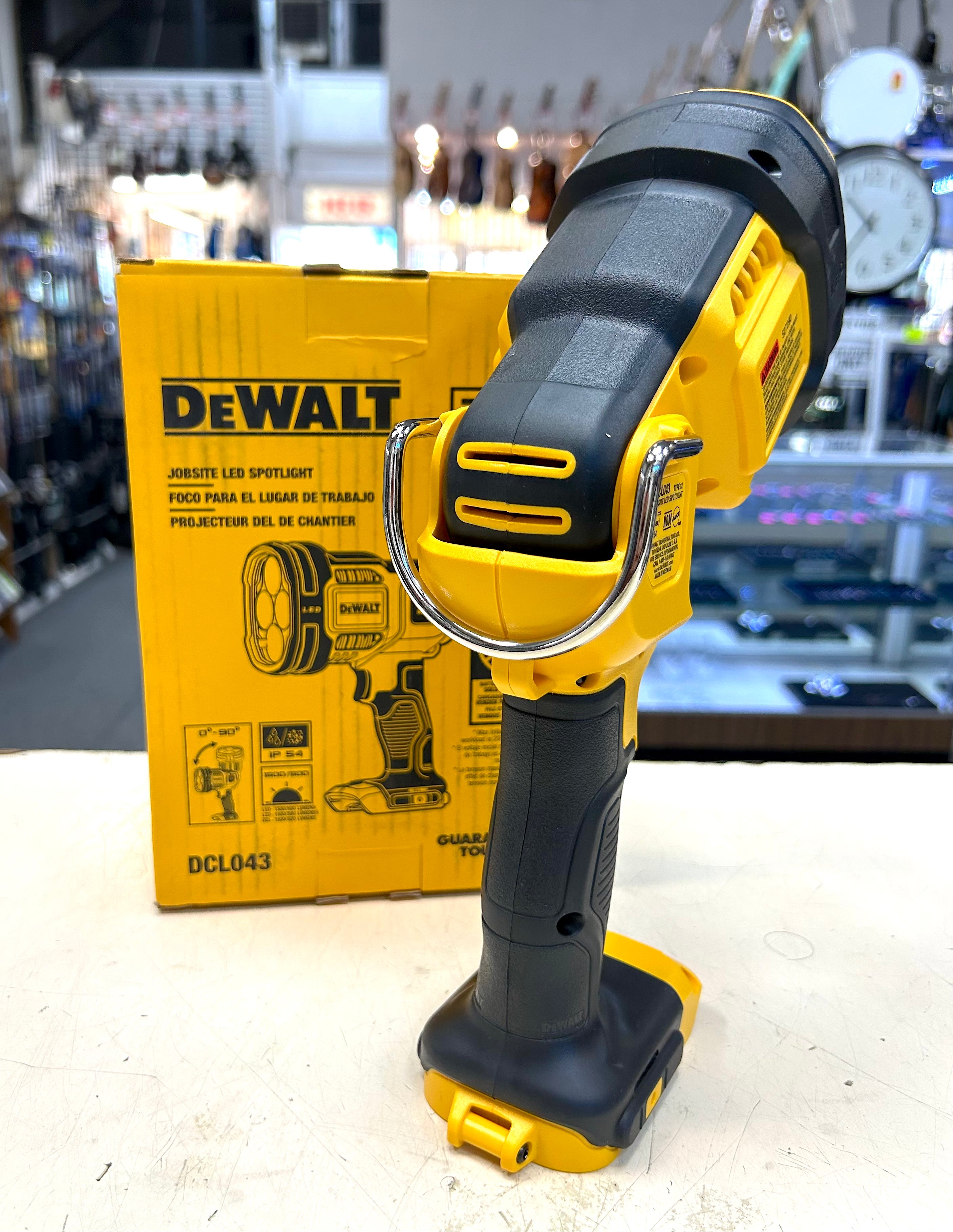 DeWalt 20V MAX LED Jobsite Spotlight Flashlight Tool Only w/ Box – 1000 Lumens