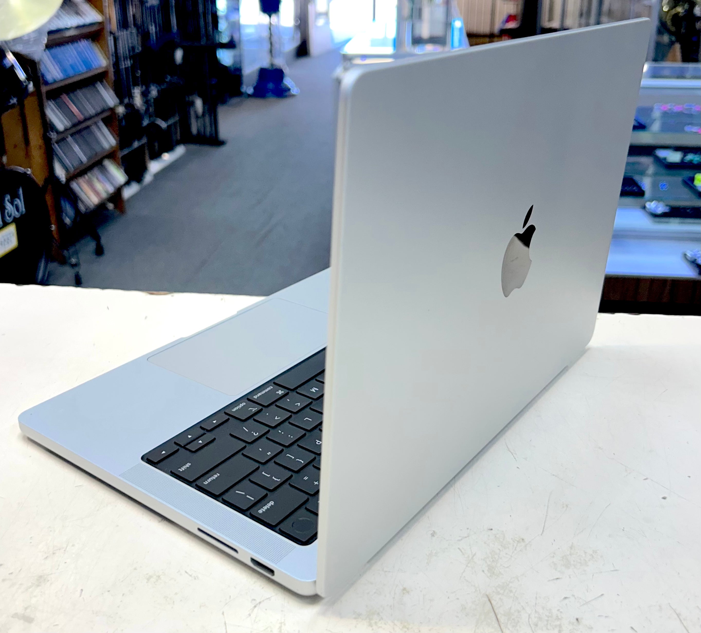 Apple MacBook Pro 14” M3 (2023) 8GB RAM 512GB SSD Space Gray Sonoma 14.6 EXCELLENT
