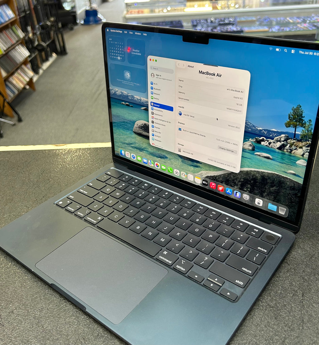 Apple MacBook Air M2 2022 13.6” 16GB 256GB SSD Midnight w/ Charger A2681