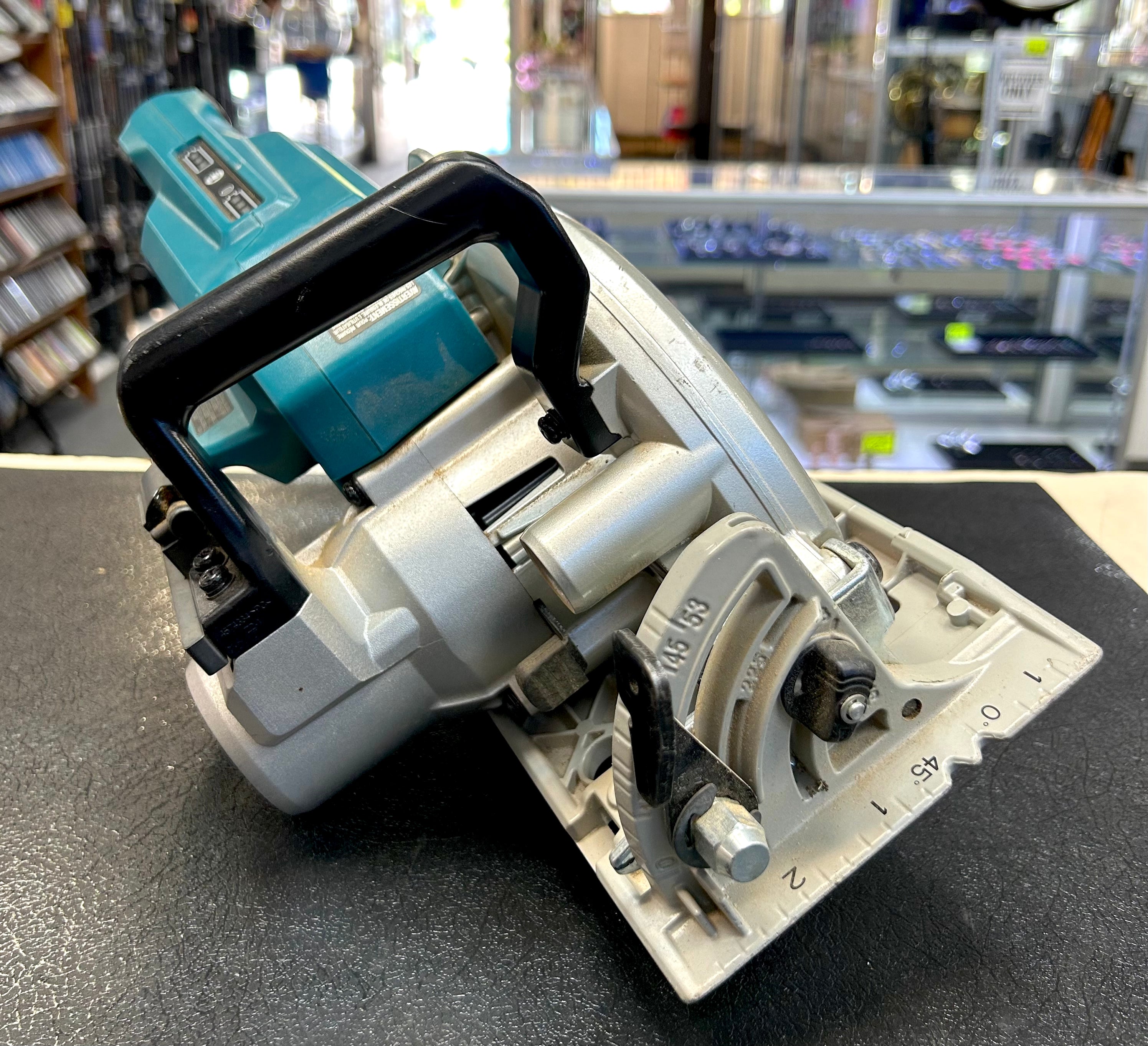 Makita  36V (18V X2) LXT Brushless 7-1/4” Circular Saw w/ Electric Brake – Tool Only