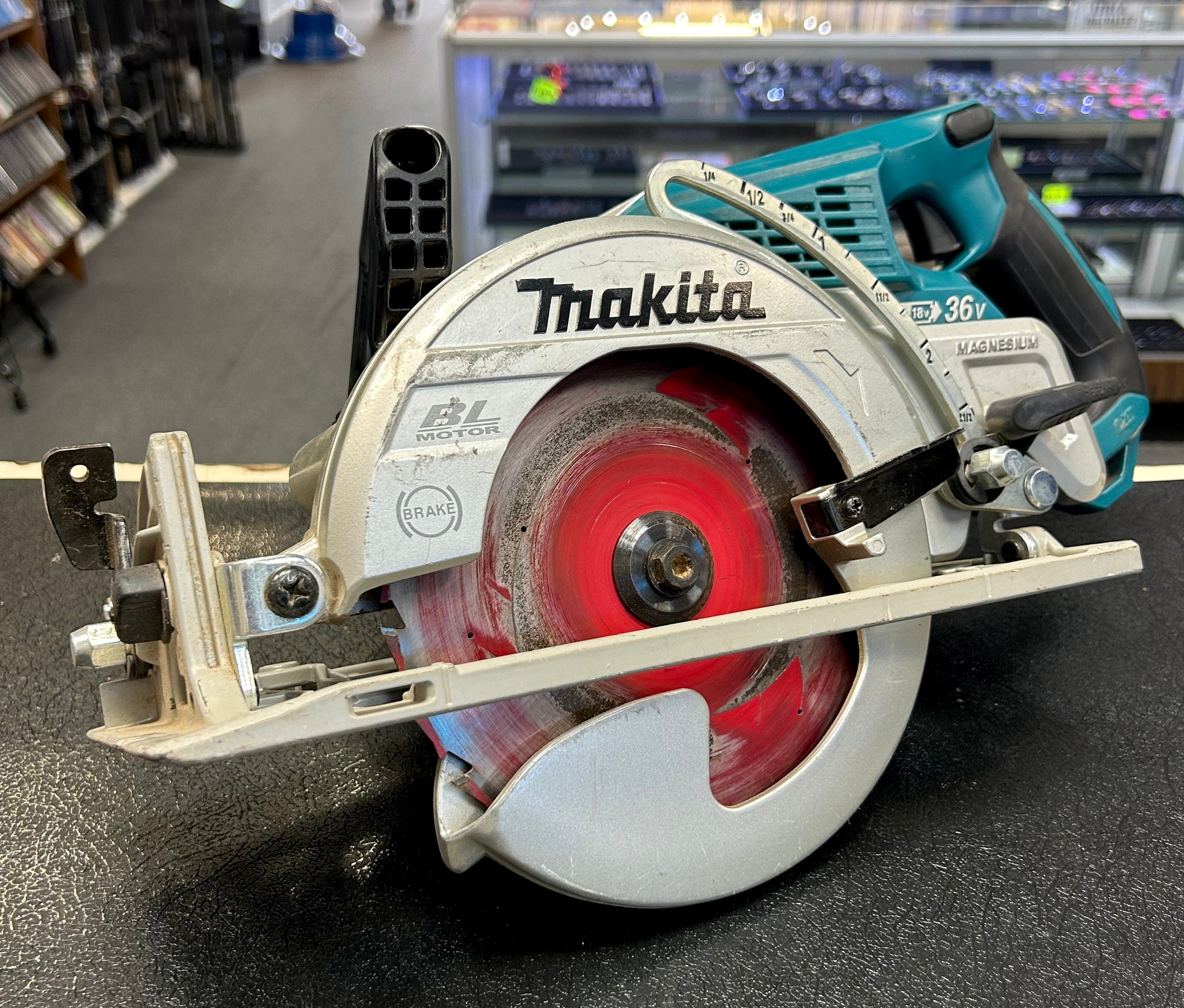 Makita  36V (18V X2) LXT Brushless 7-1/4” Circular Saw w/ Electric Brake – Tool Only