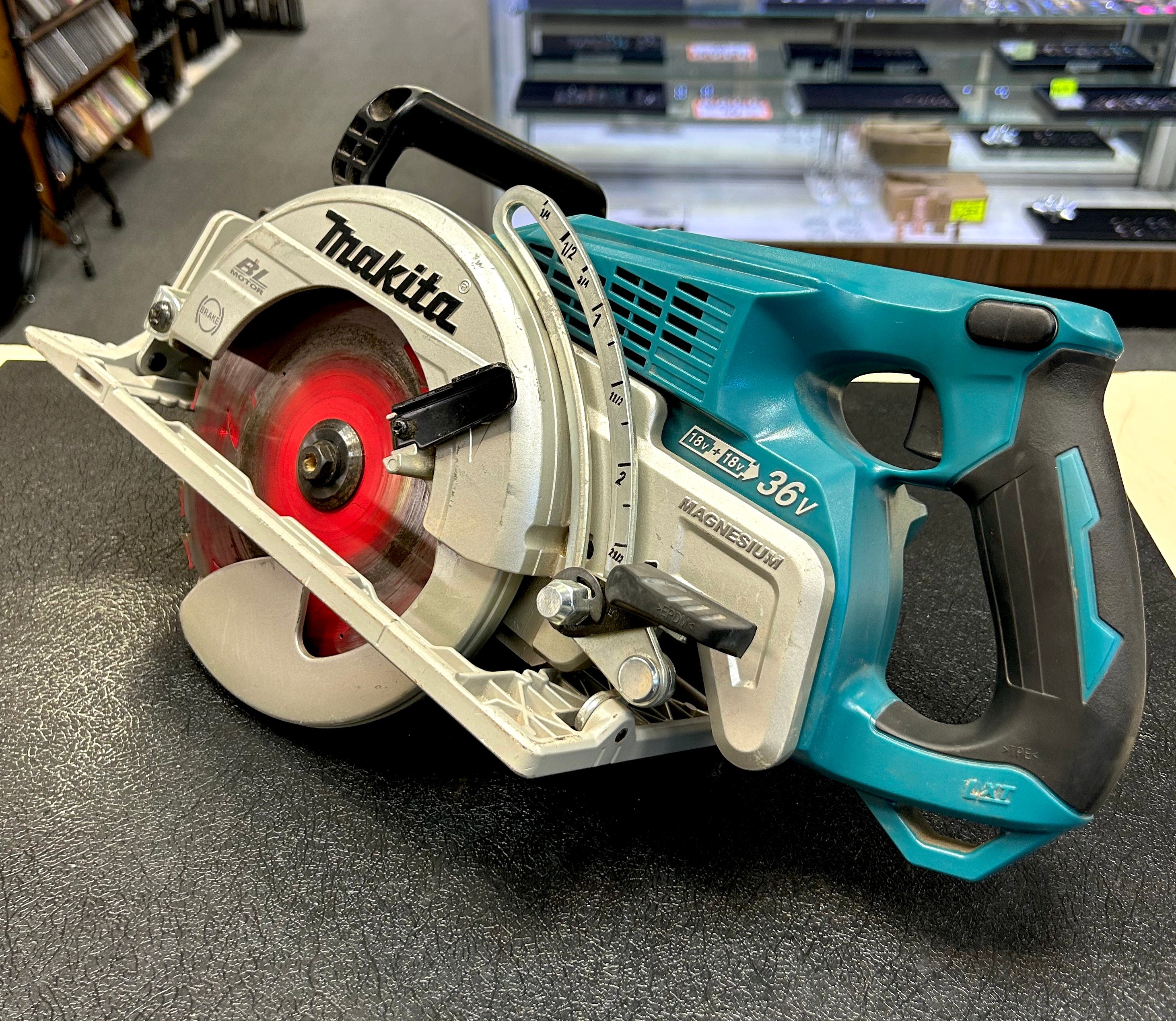 Makita  36V (18V X2) LXT Brushless 7-1/4” Circular Saw w/ Electric Brake – Tool Only