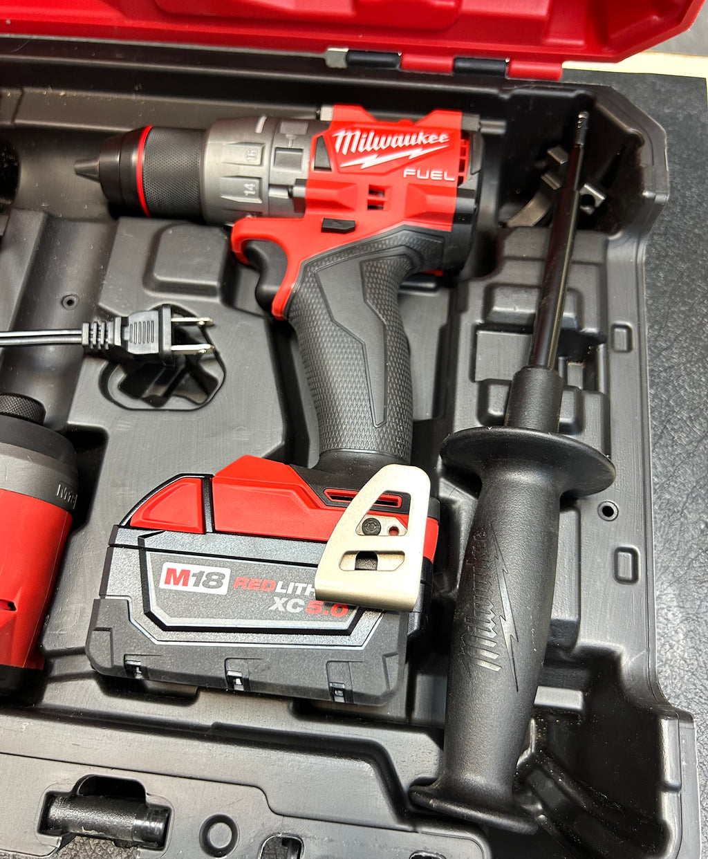 MILWAUKEE M18 FUEL Hammer Drill & Impact Driver Combo Kit