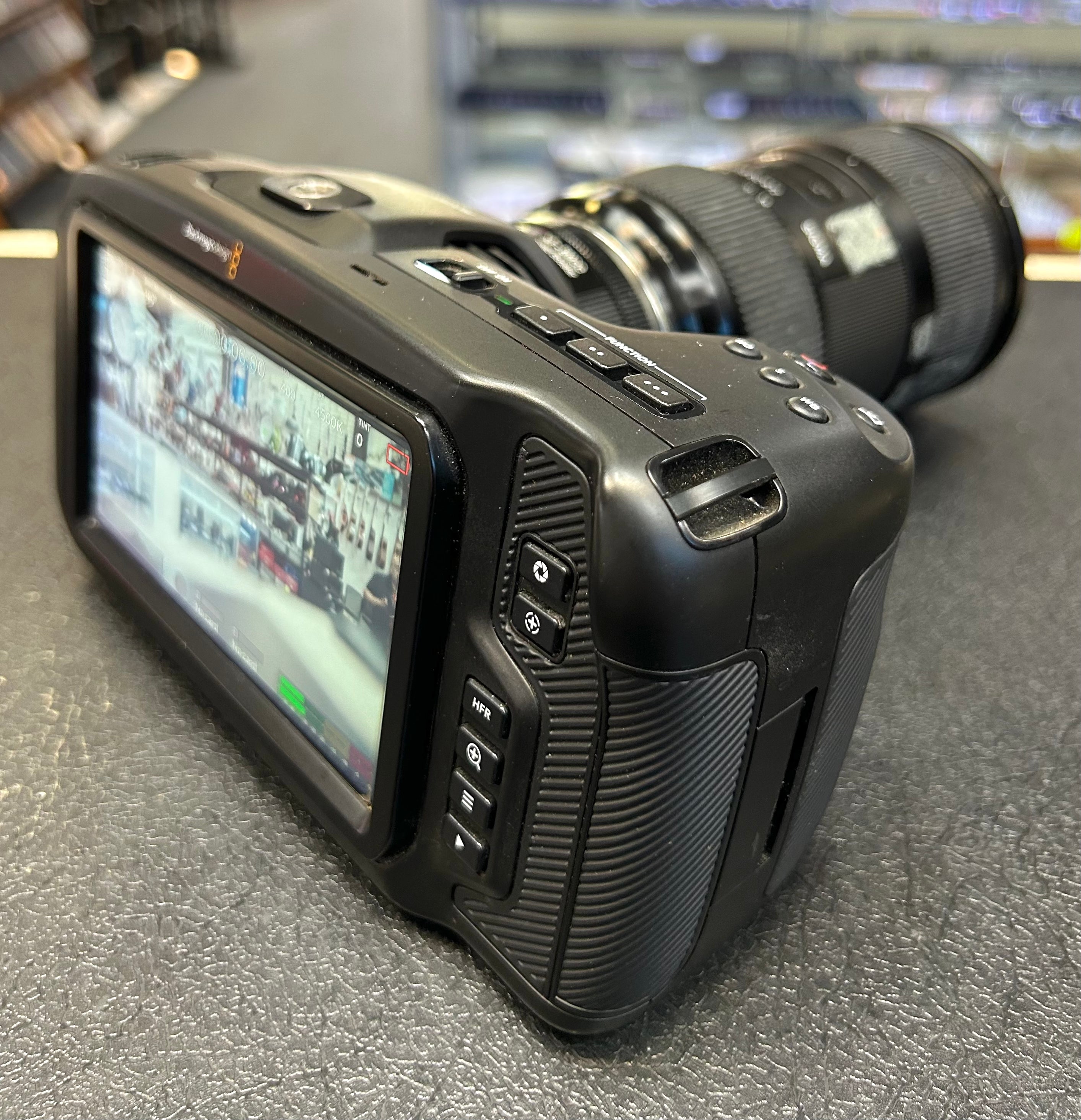 Blackmagic Pocket Cinema Camera 4K BMPCC4K + Sigma 18-35mm f/1.8 Art Nikon F + Metabones NF-BMCC