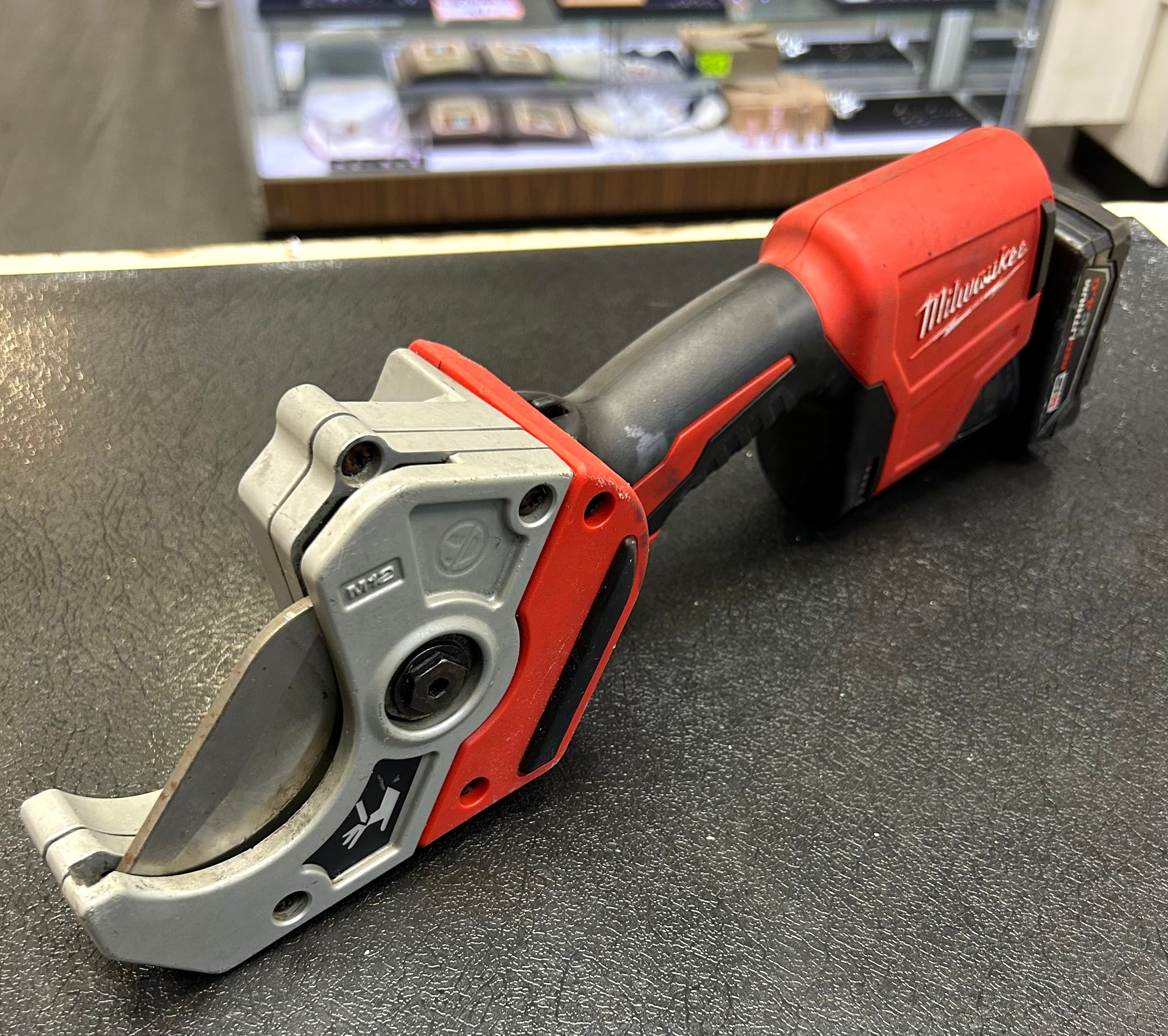 Milwaukee M12 PVC Shear Cutter 2470-20 12V Cordless Pipe Cutter w/ M12 XC 4.0 Battery