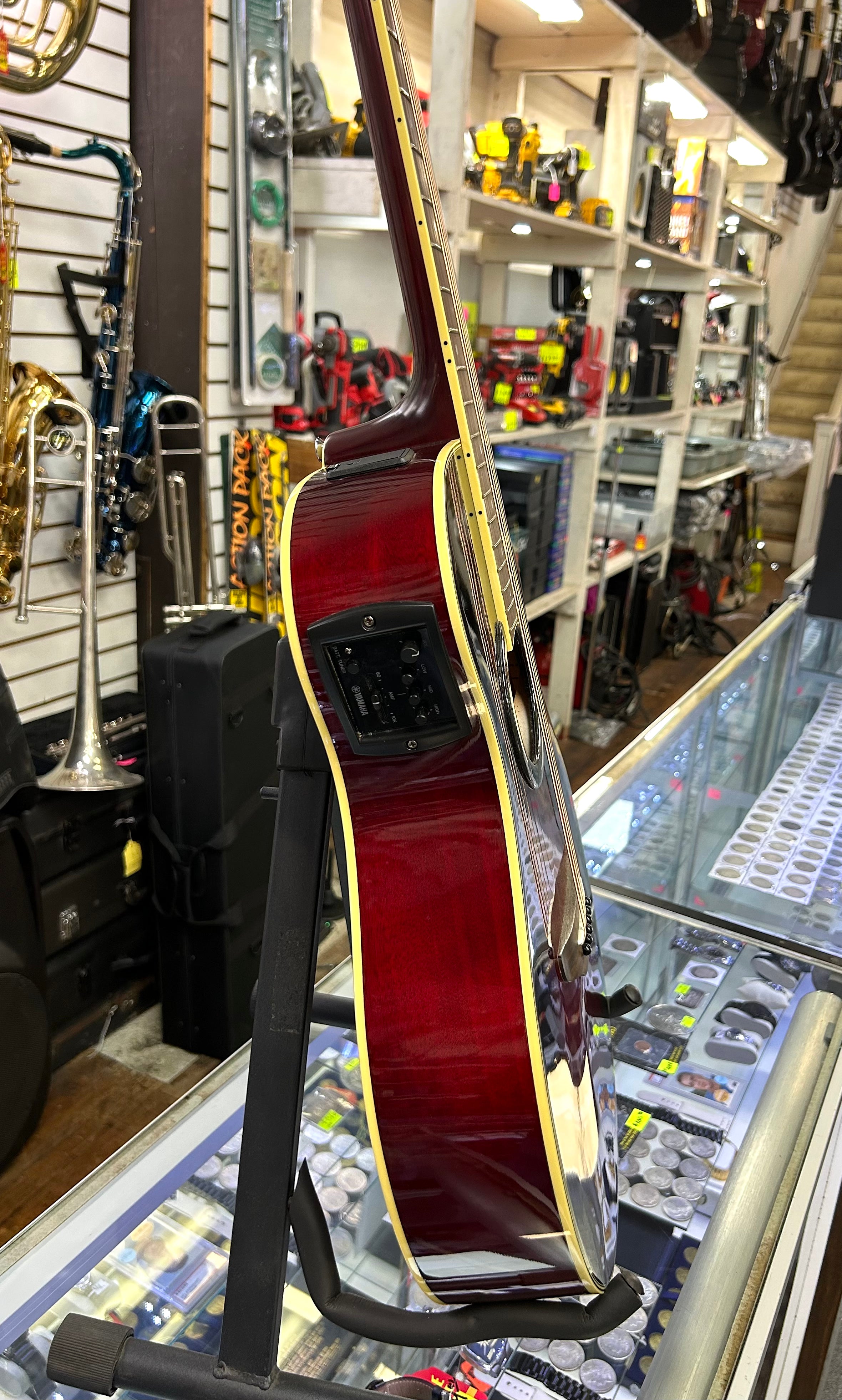 Yamaha APX500III Acoustic Electric Guitar – Thin-Body Cutaway – Red Burst