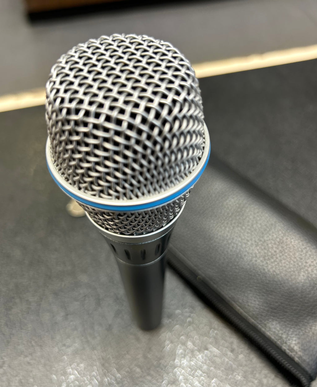 Shure Beta 87A Supercardioid Condenser Vocal Microphone w/ Carry Pouch