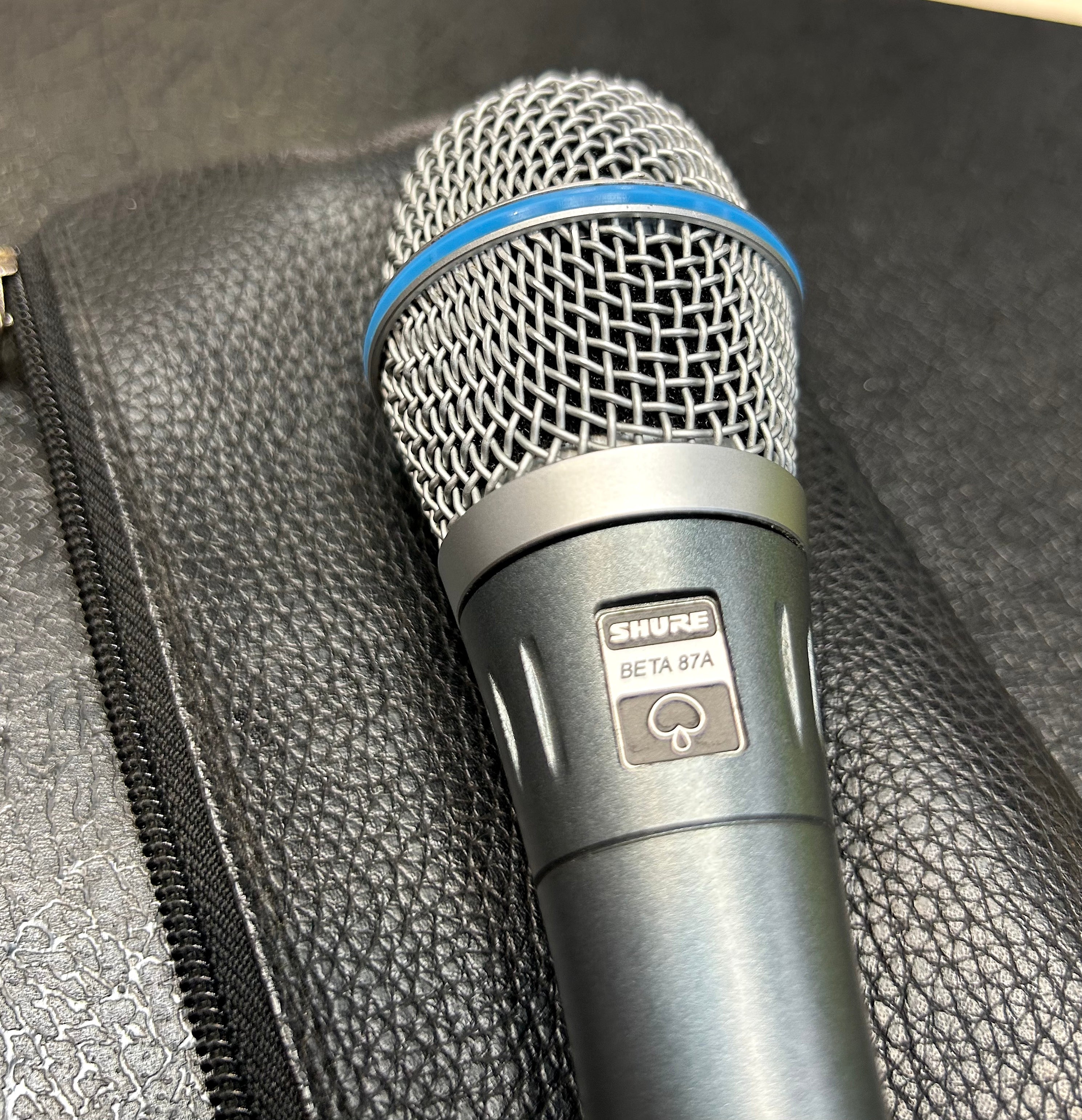 Shure Beta 87A Supercardioid Condenser Vocal Microphone w/ Carry Pouch