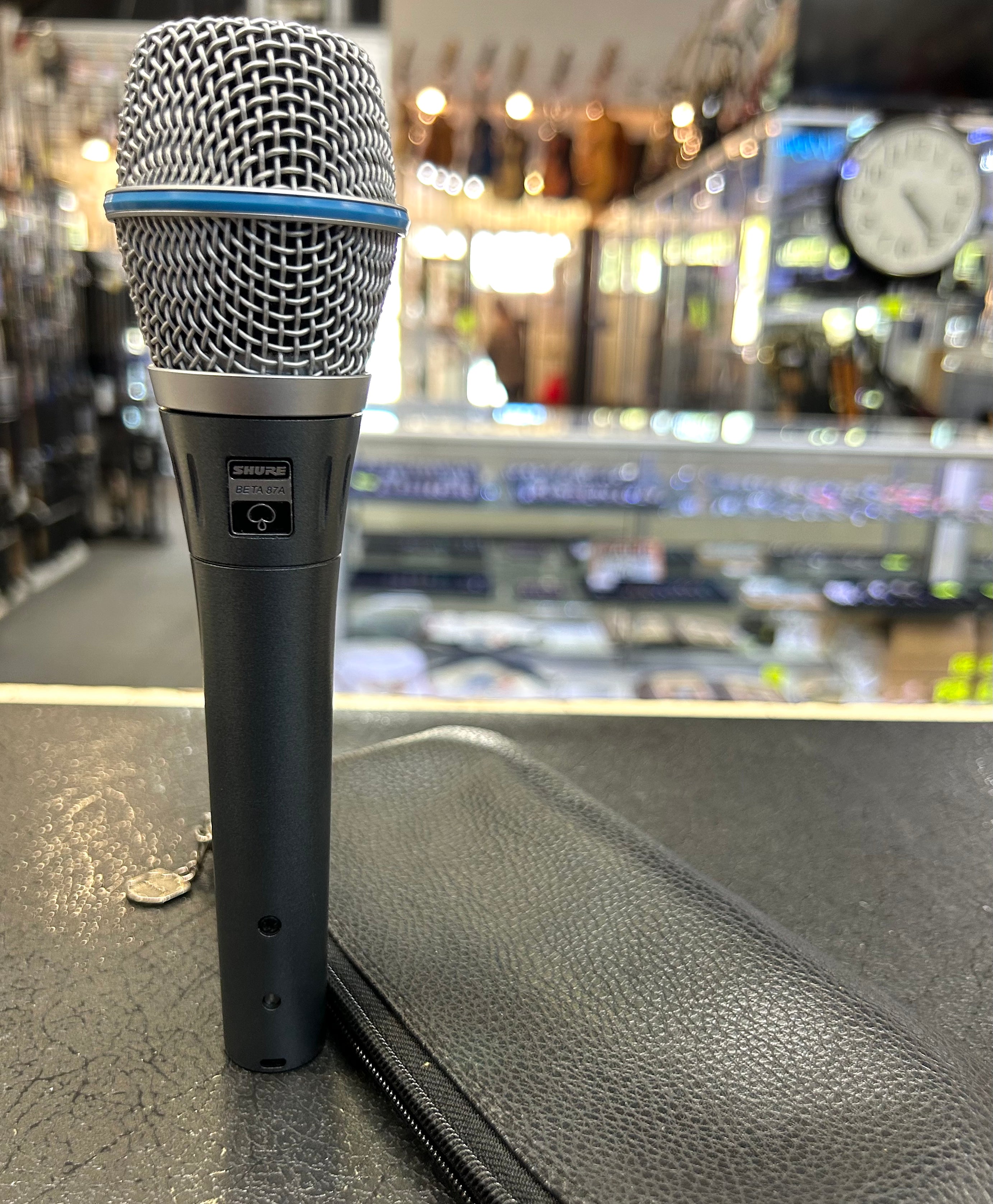 Shure Beta 87A Supercardioid Condenser Vocal Microphone w/ Carry Pouch