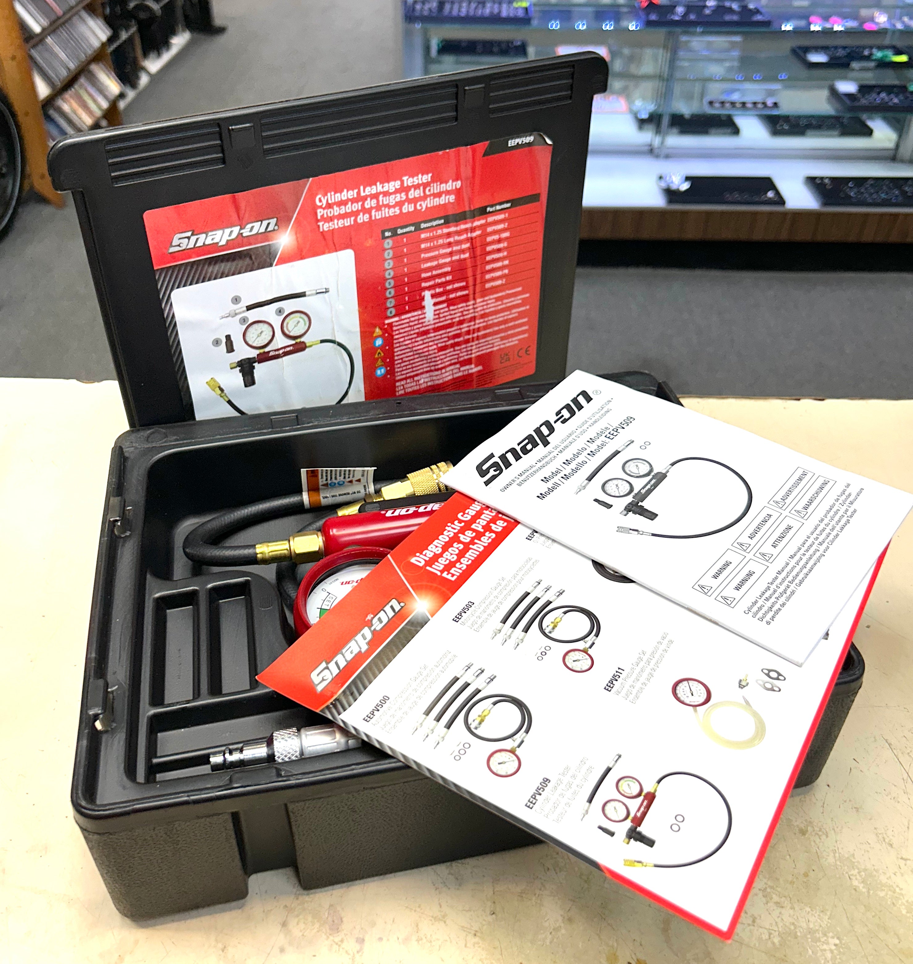 Snap-on EEPV509 Cylinder Leakage Tester Kit – Professional Leak Down Tester w/ Case